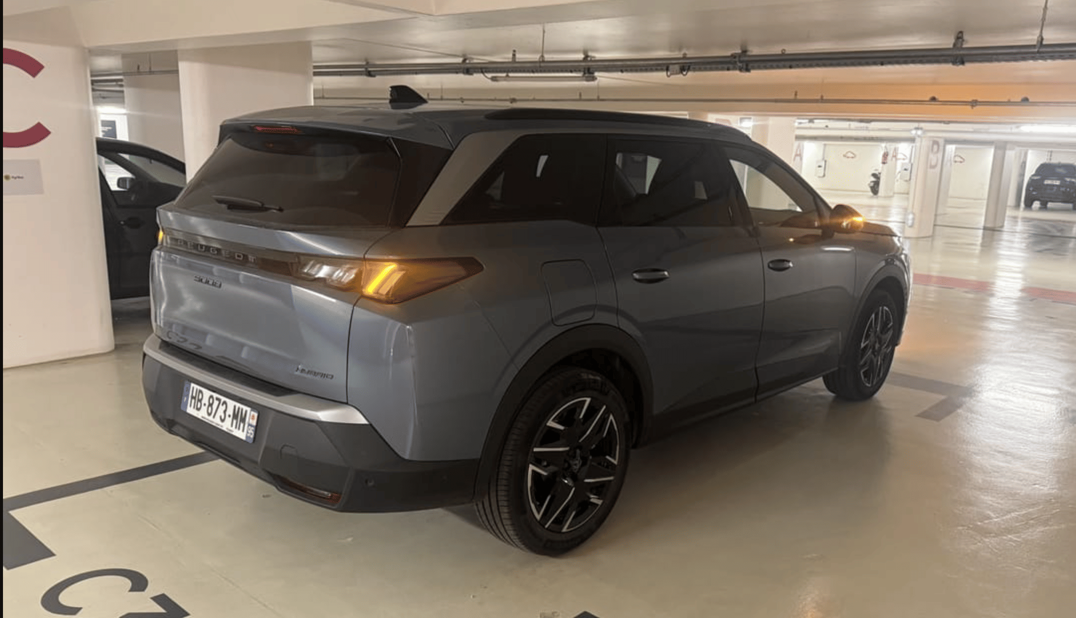 Peugeot 5008 1.2 ESSENCE HYBRIDE avec Climatisation