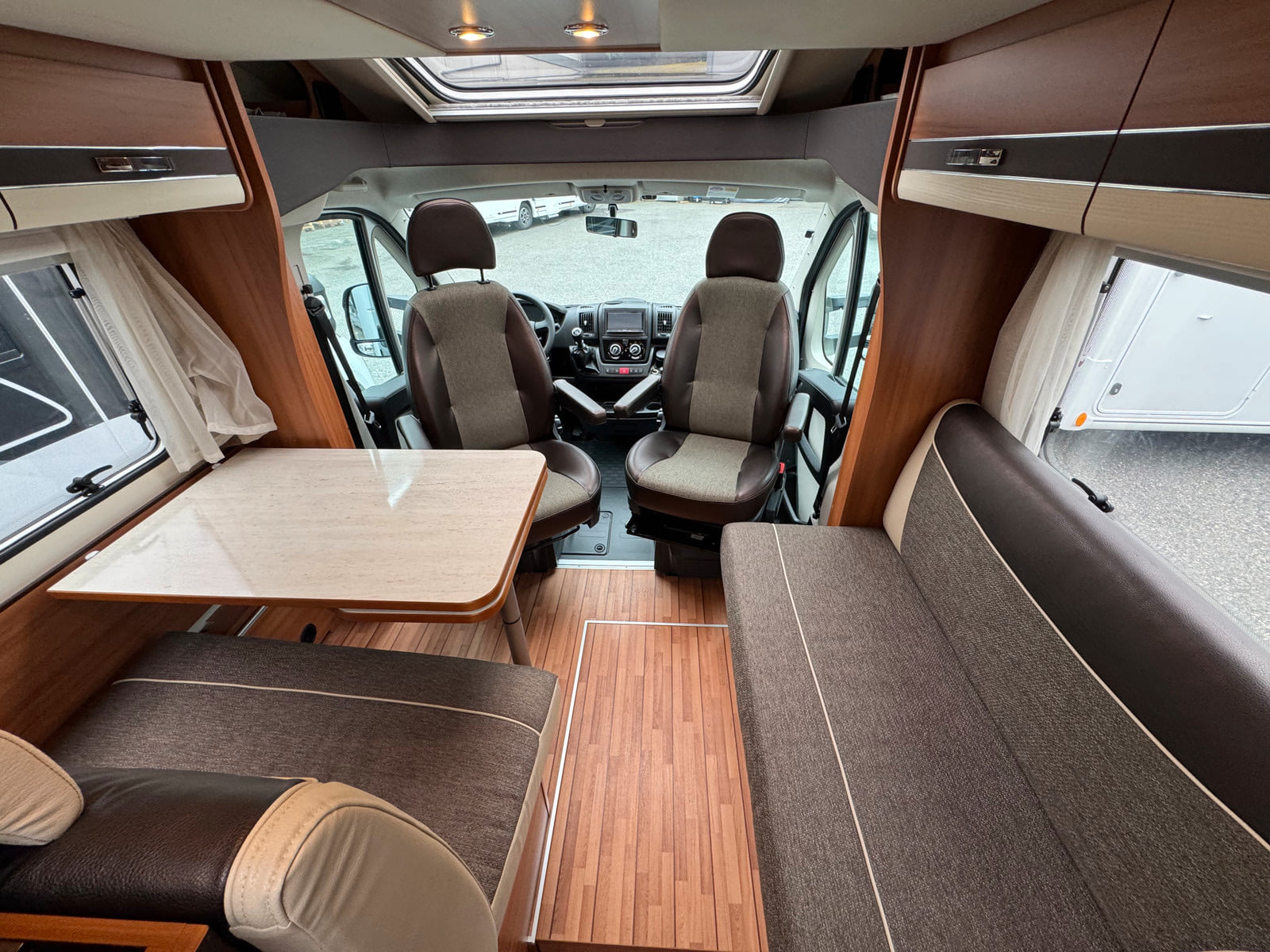 Weinsberg R58 med Bluetooth audio