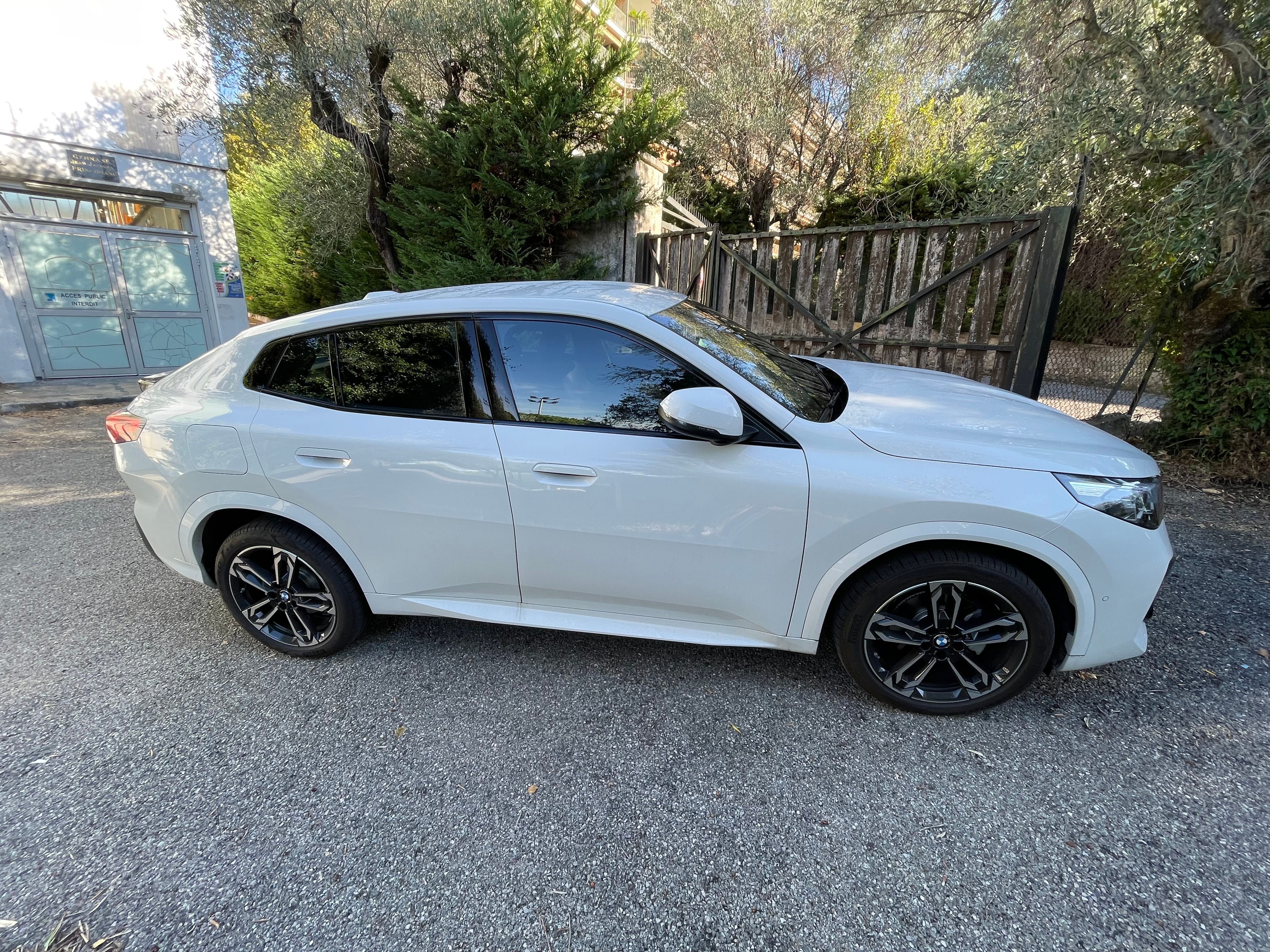 BMW iX2 eDrive20 avec Audio Bluetooth