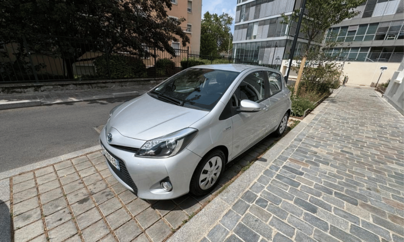 Toyota Yaris, 2013, Essence 95 / Électrique (hybride), automatique