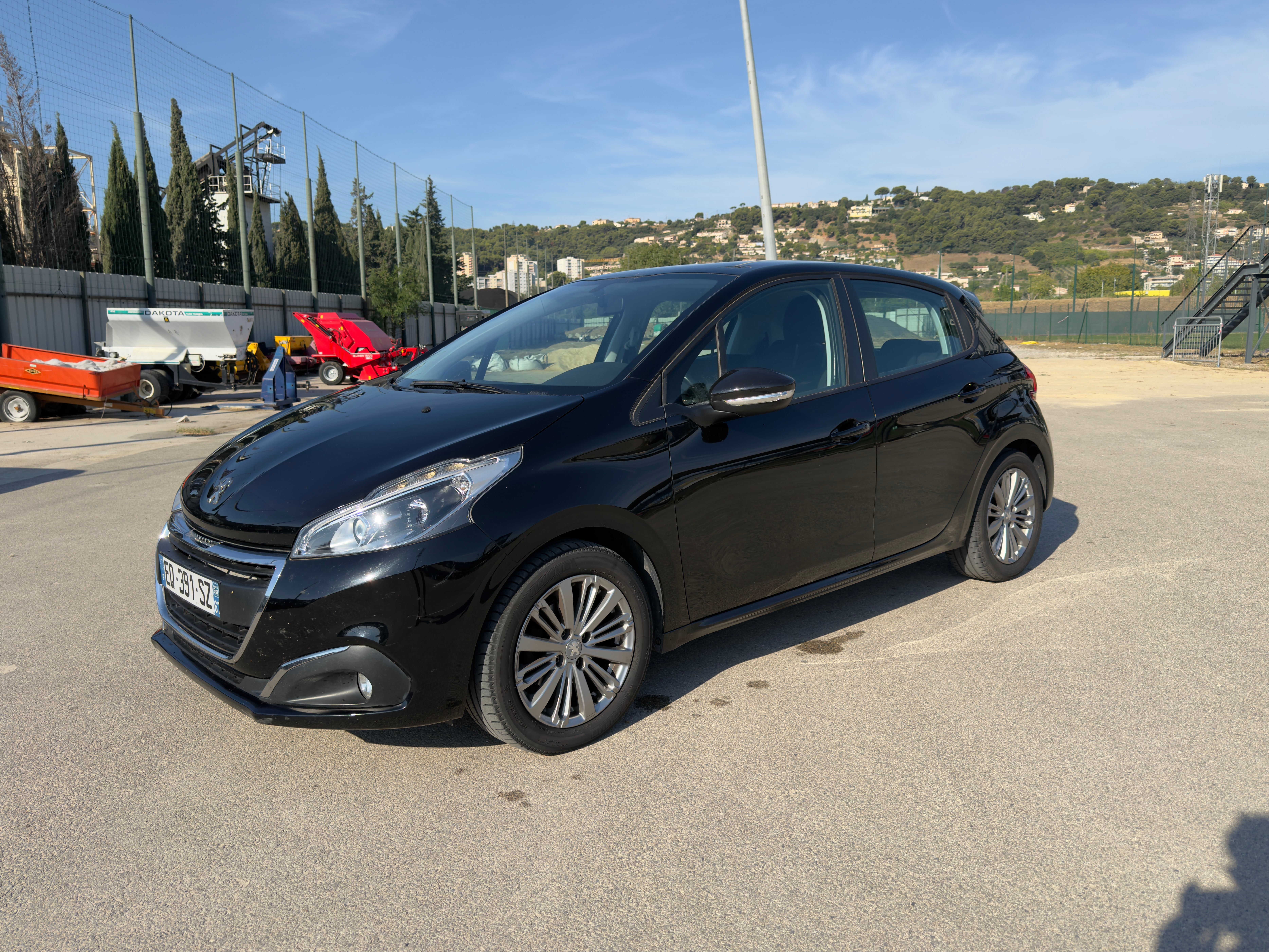 Peugeot 208 avec Autoradio