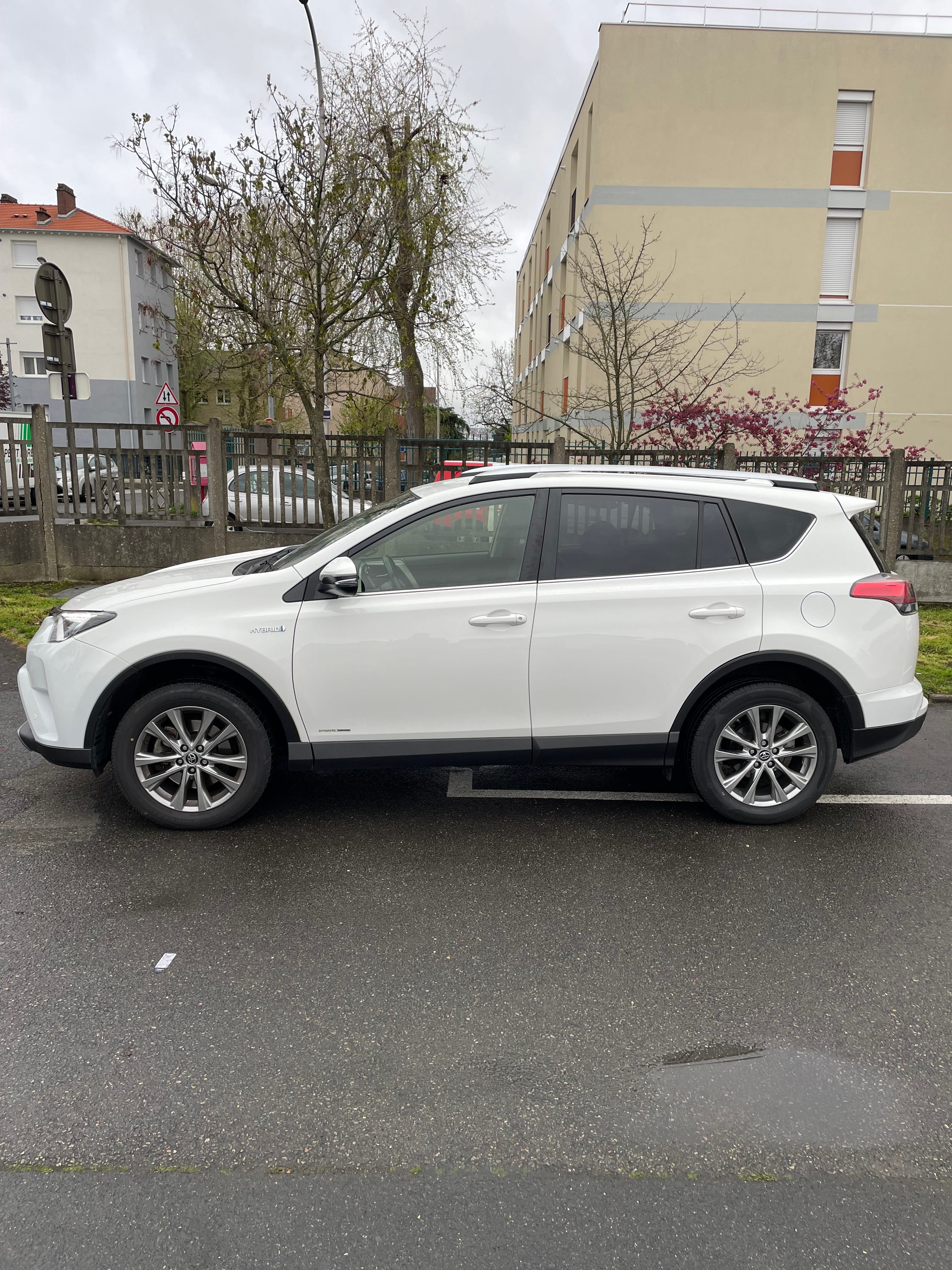Toyota Rav4 Hybride avec Climatisation