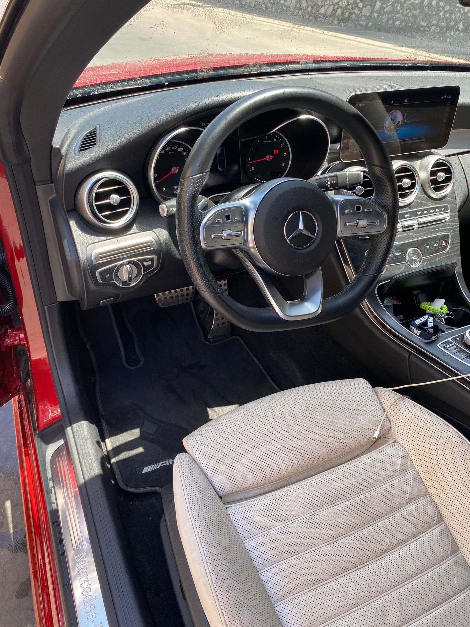 Mercedes-Benz Clase C Cabrio mit Navigationsgerät