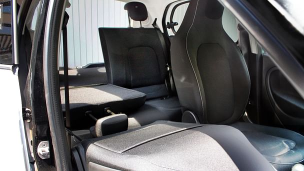 Smart Forfour EQ mit Audio-/iPod-Zugang