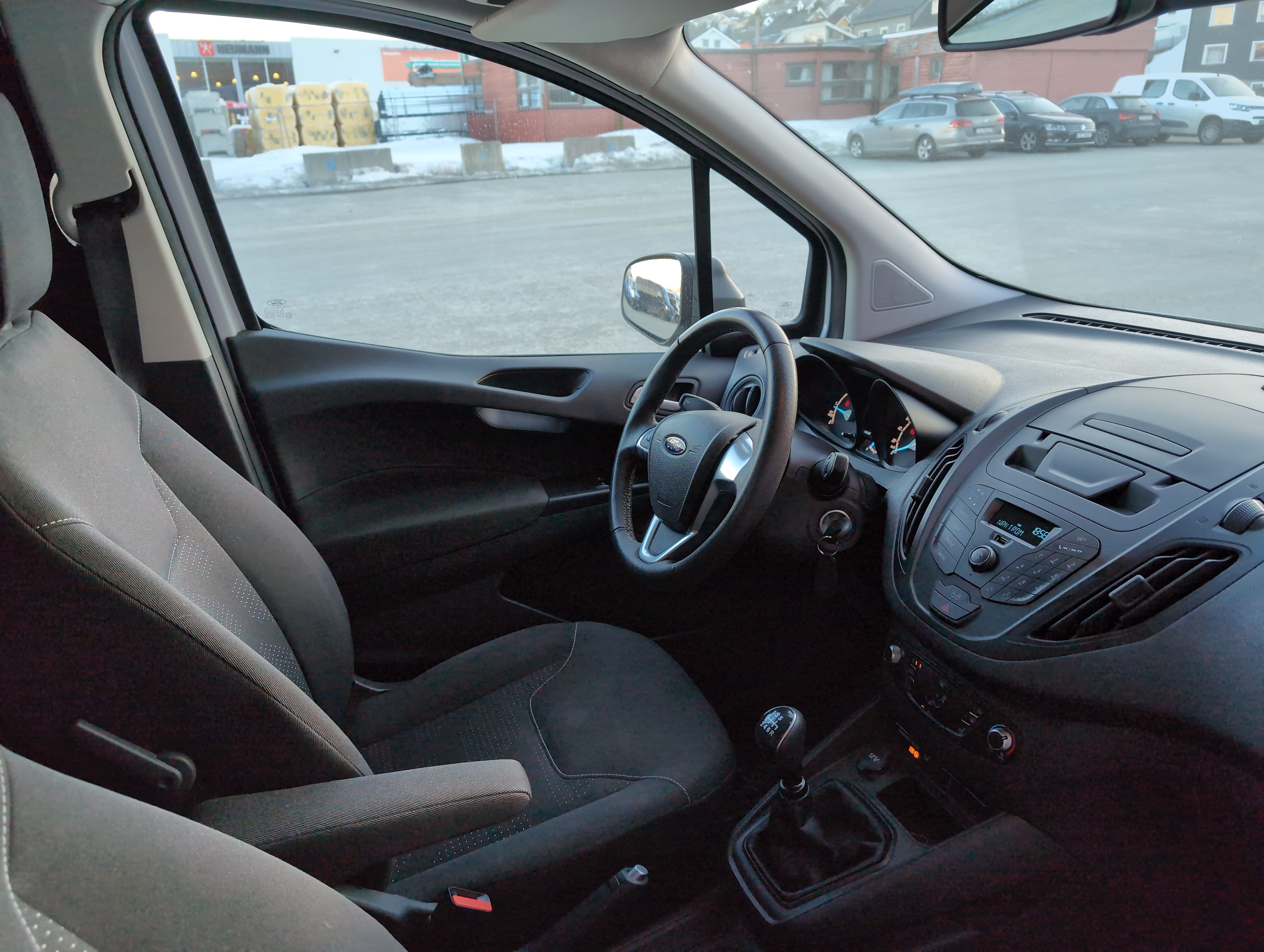 Ford Transit Courier Varebil met Bluetooth audio