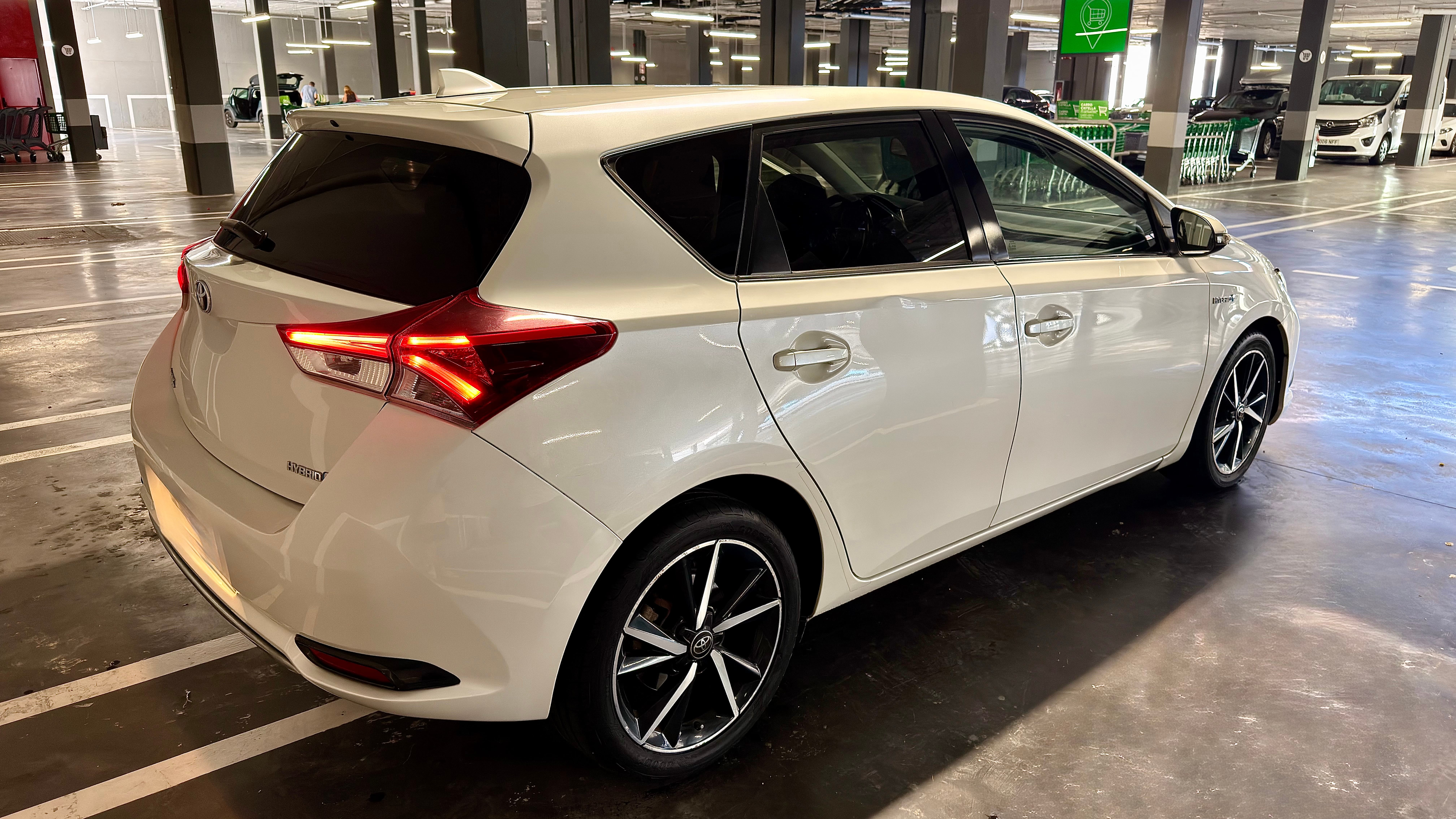 Toyota Auris Híbrido con Cámara de marcha atrás
