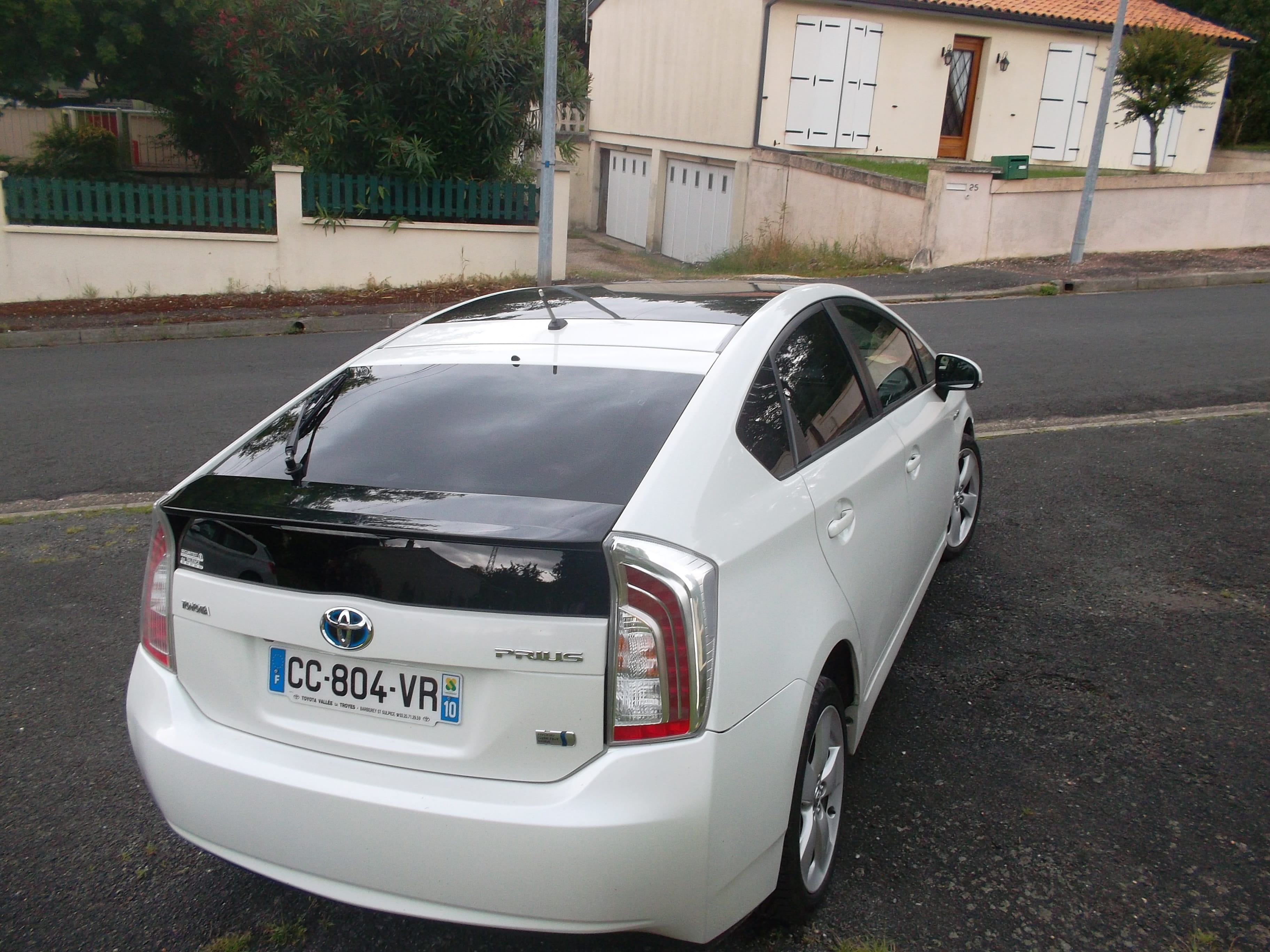 Toyota Prius lounge ,ttes options,136cv,cuir, solar, 17p avec GPS