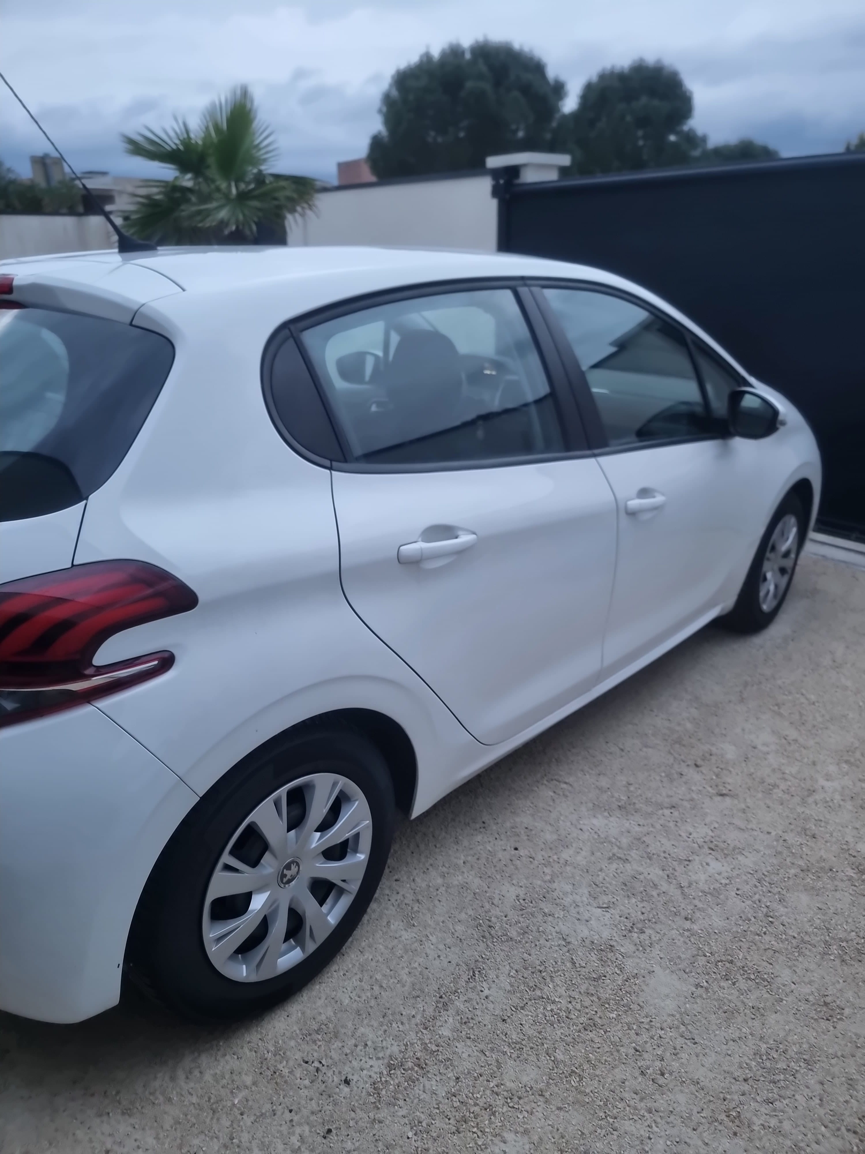Peugeot 208 vti avec Climatisation