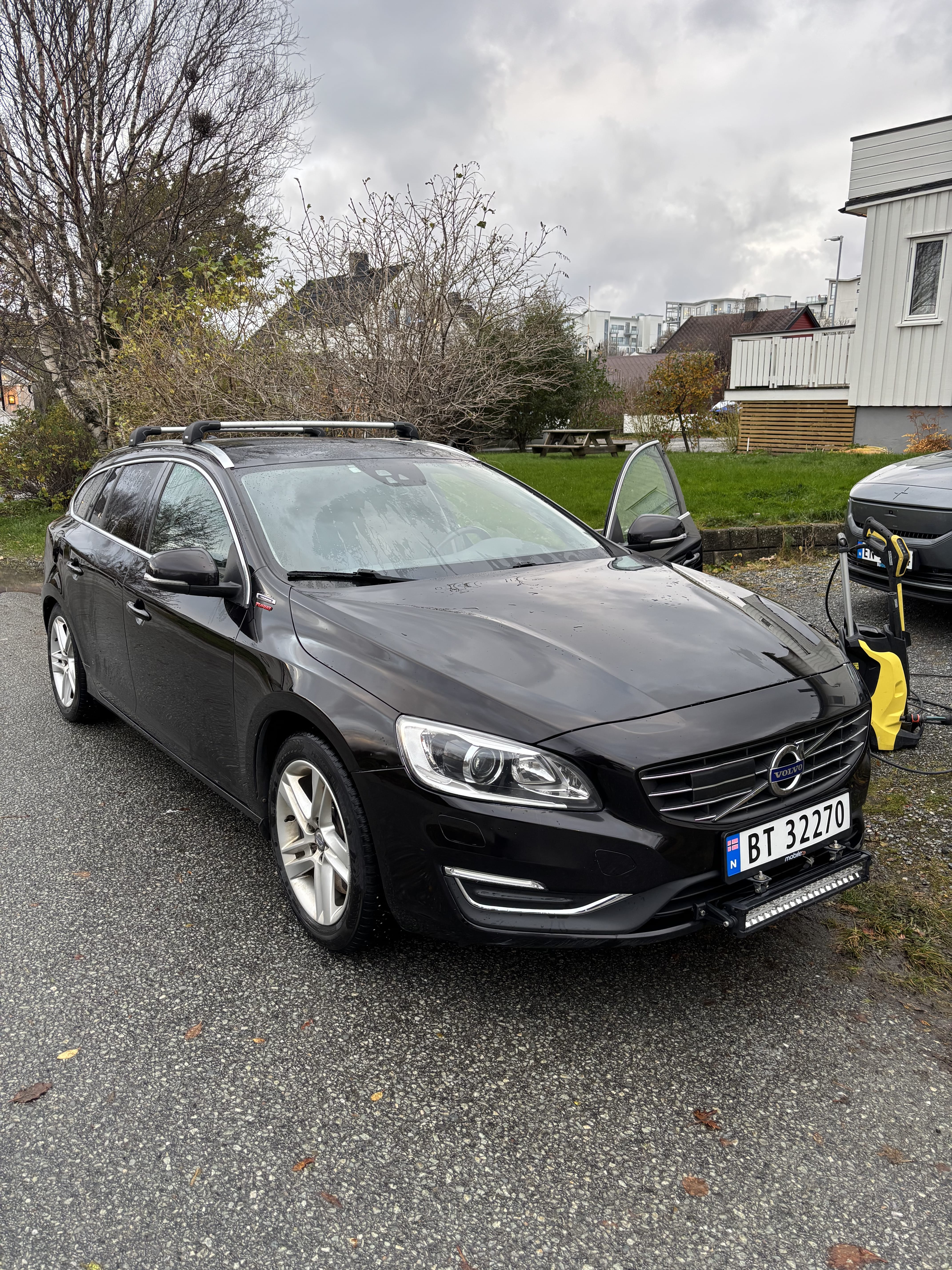 Volvo V60 Diesel hybrid with Bluetooth audio