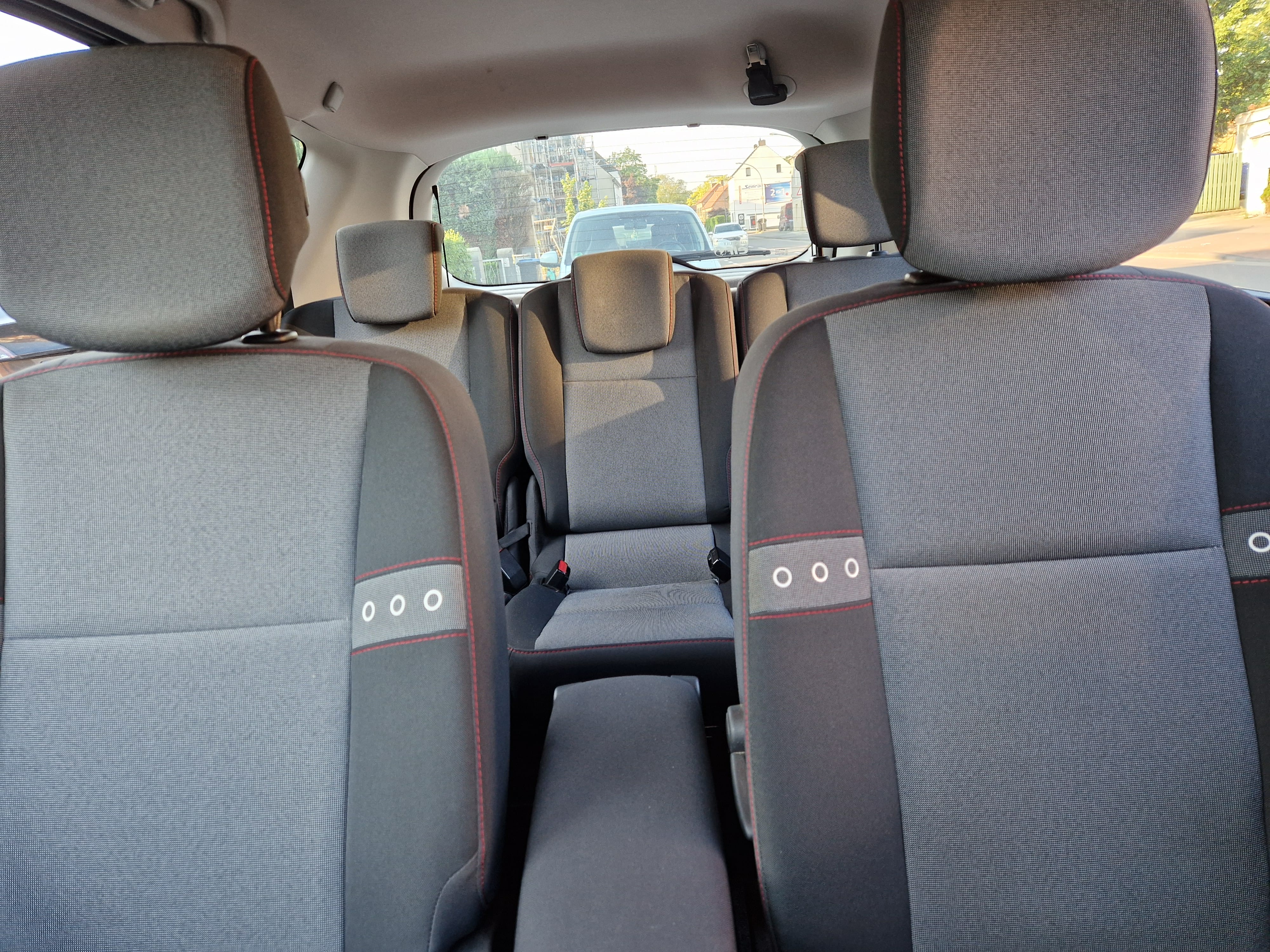 Renault Scenic (Sir Grey) mit Audio-/iPod-Zugang