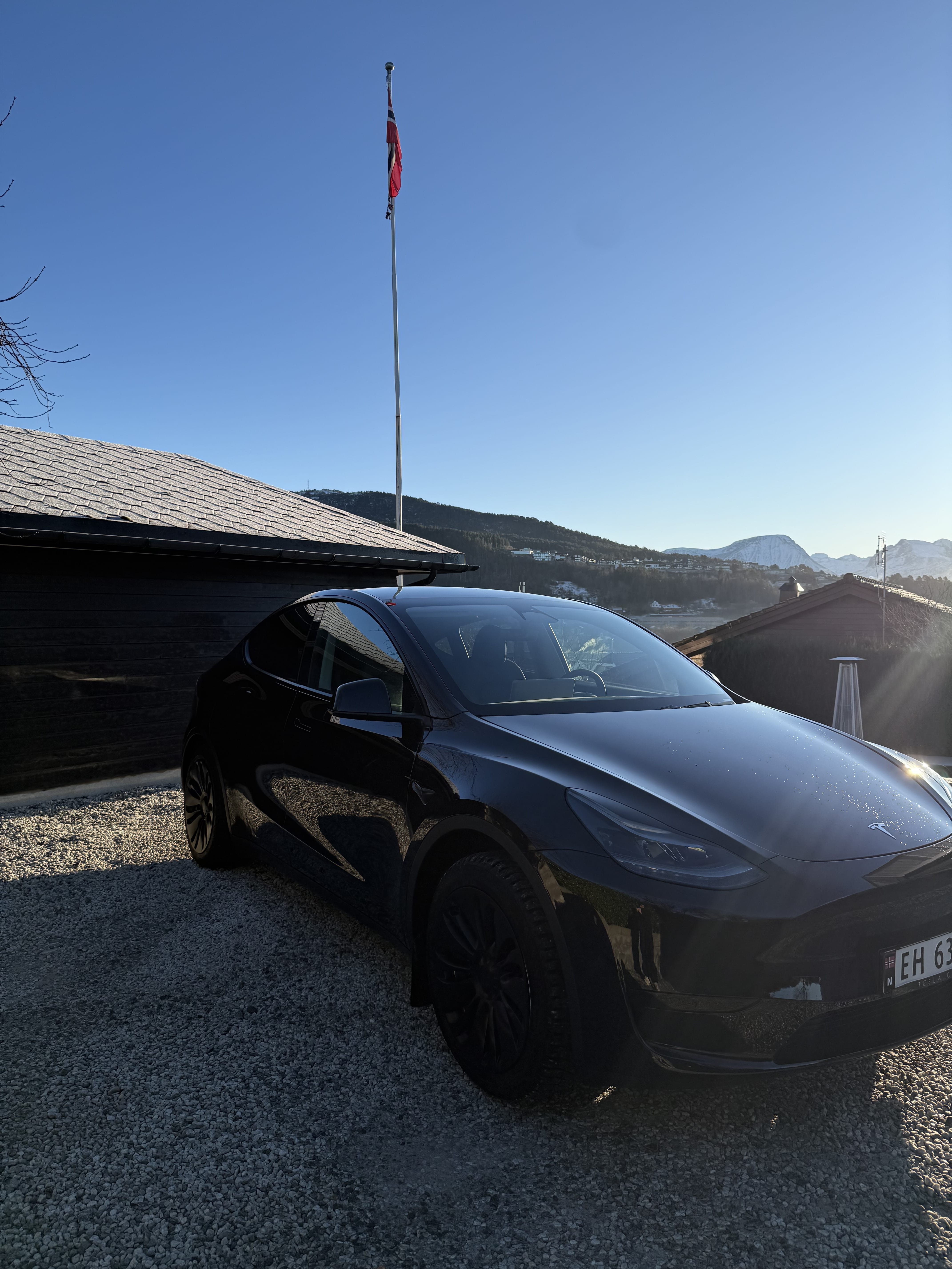 Tesla Model Y Standard Range med Dashcam