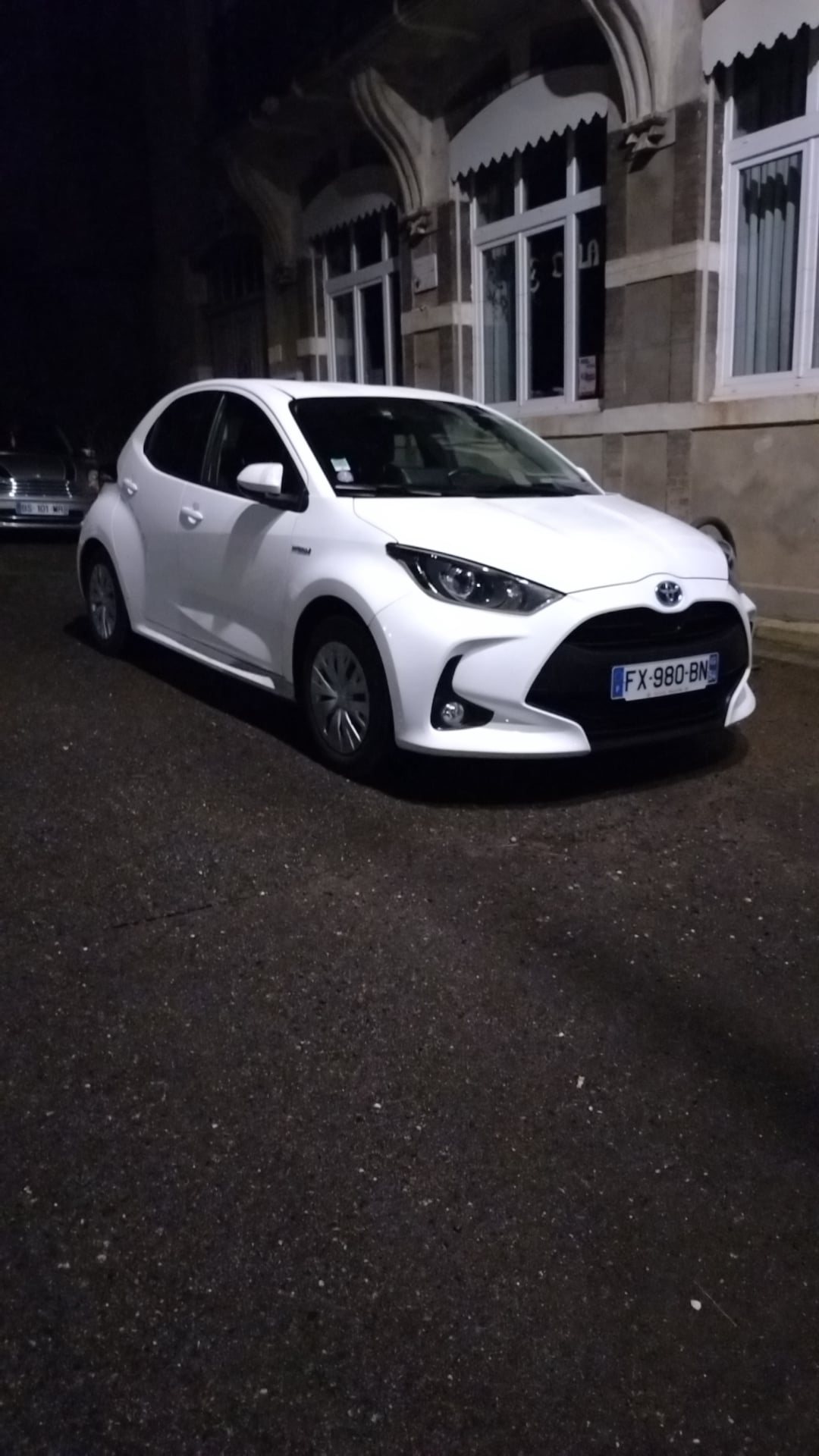 Toyota Yaris Hybride, 2021, Essence 95 / Électrique (hybride), automatique