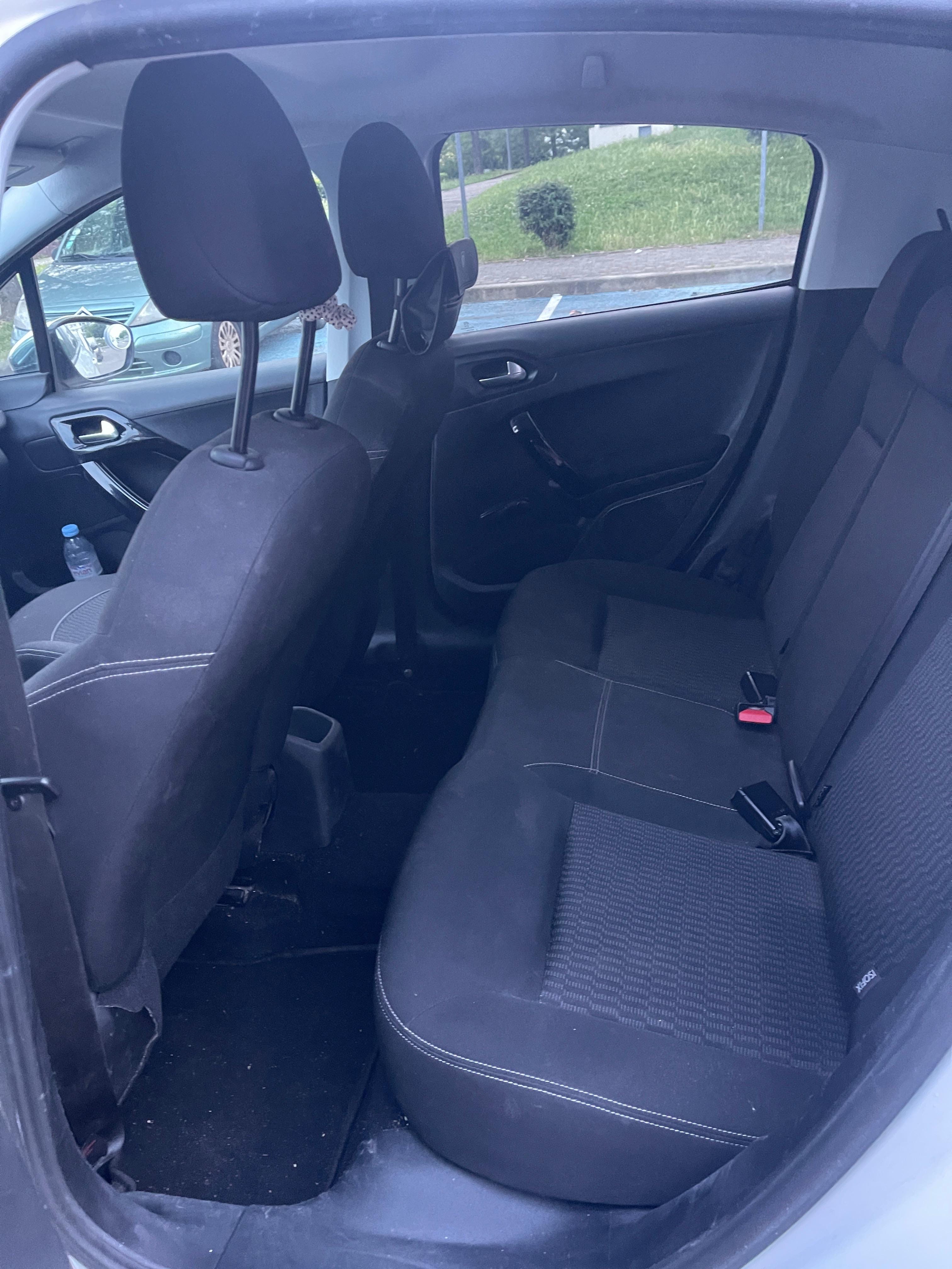 Peugeot 208 avec Climatisation