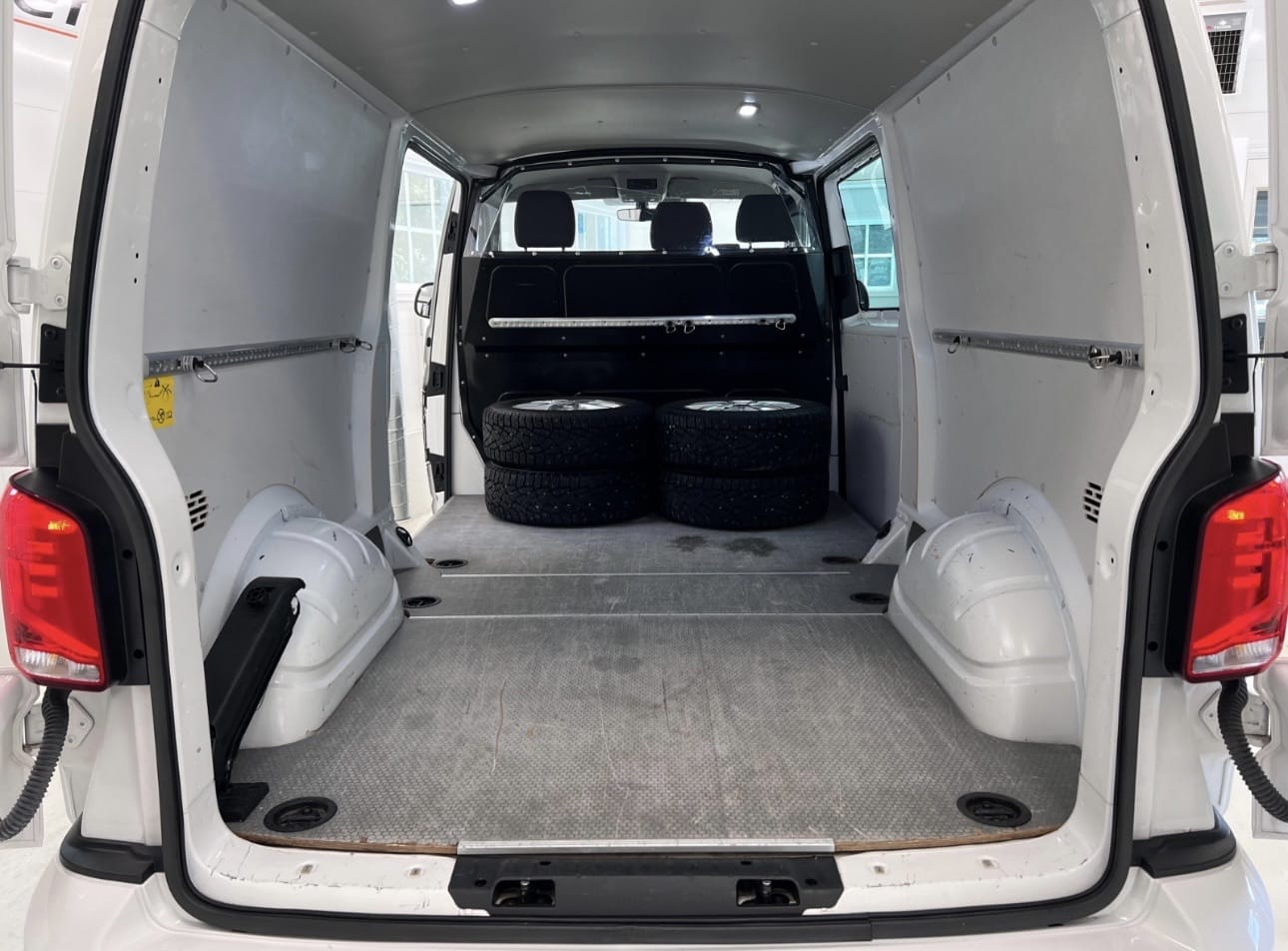 Volkswagen Transporter 2.0TDI Exclusive with Bluetooth audio