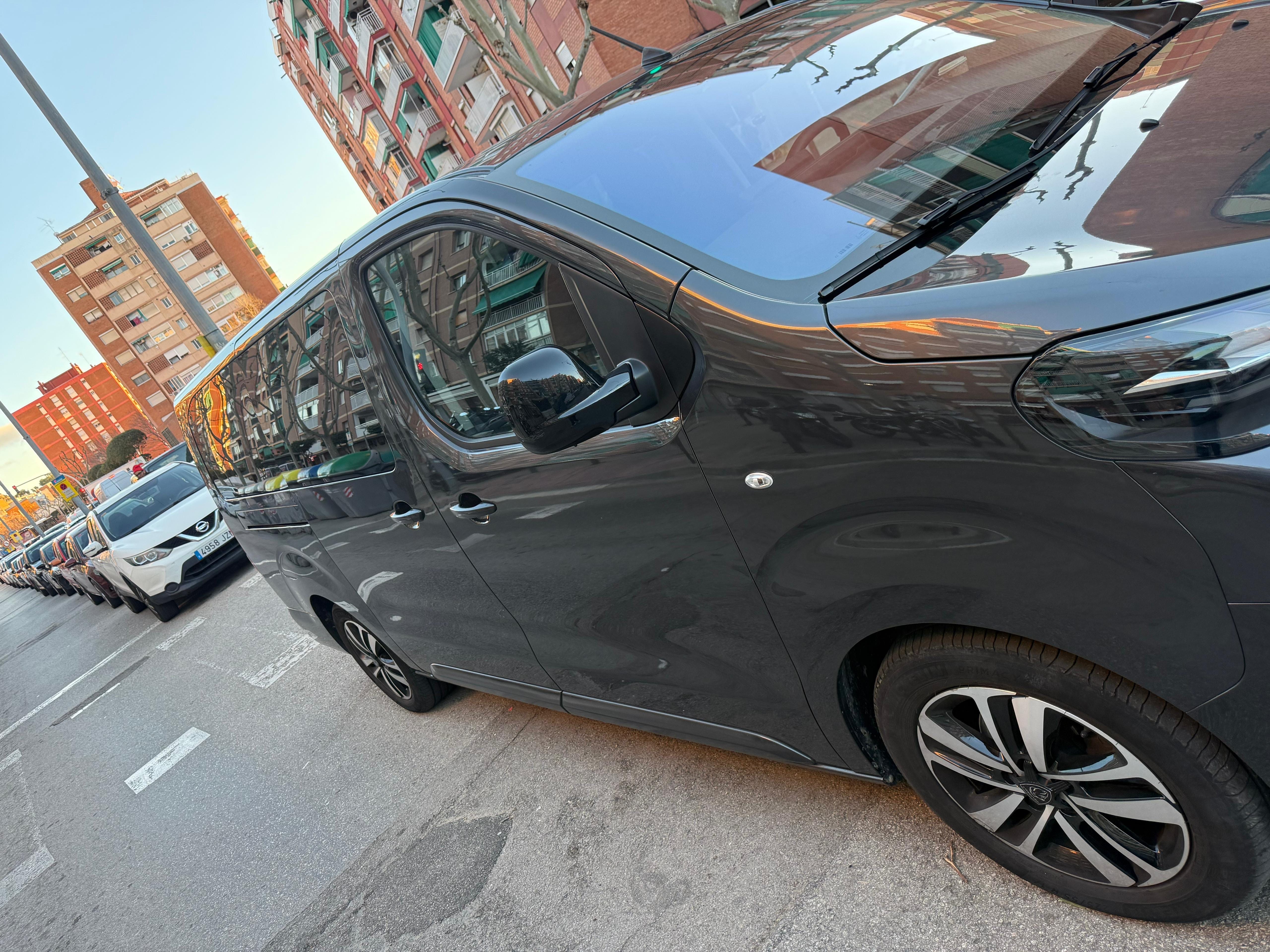 Peugeot Traveller con Android Auto