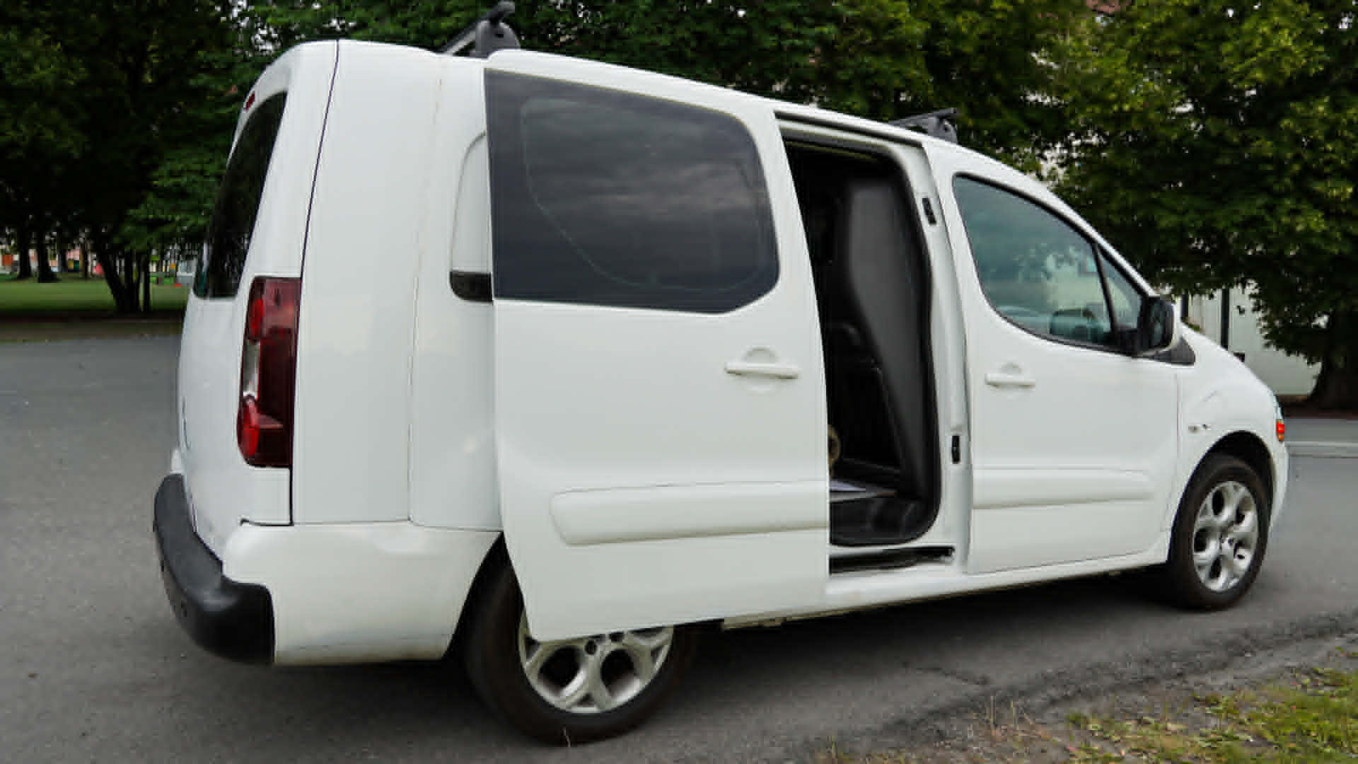 Peugeot Partner Varebil con Audio Bluetooth