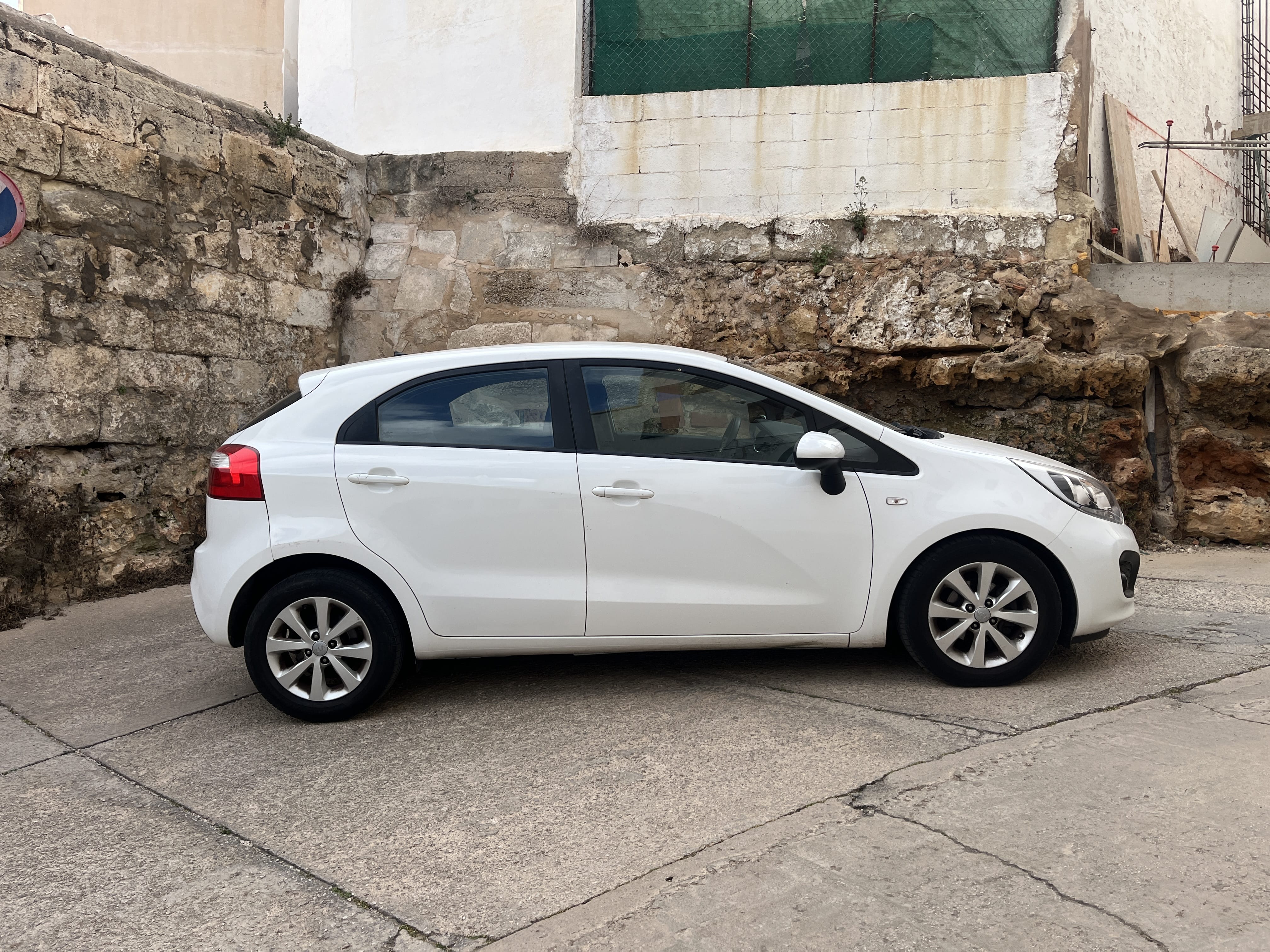 Kia Rio con Aire acondicionado