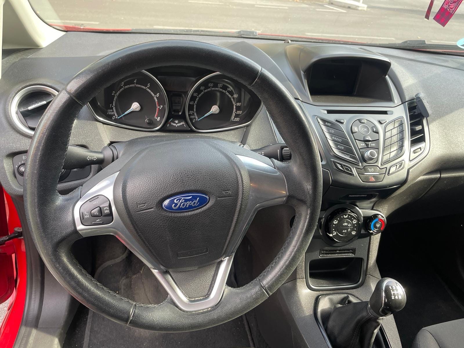 Ford Fiesta 1.25 82 CV (2016) – 5 puertas, etiqueta C con Entrada de Audio/iPod