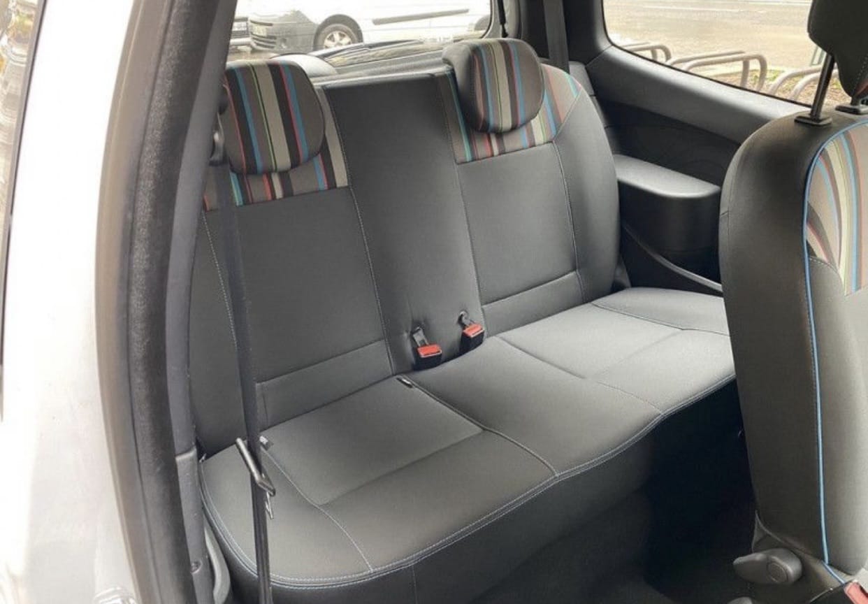 Renault Twingo (9min à pied de la gare) avec Entrée audio / iPod