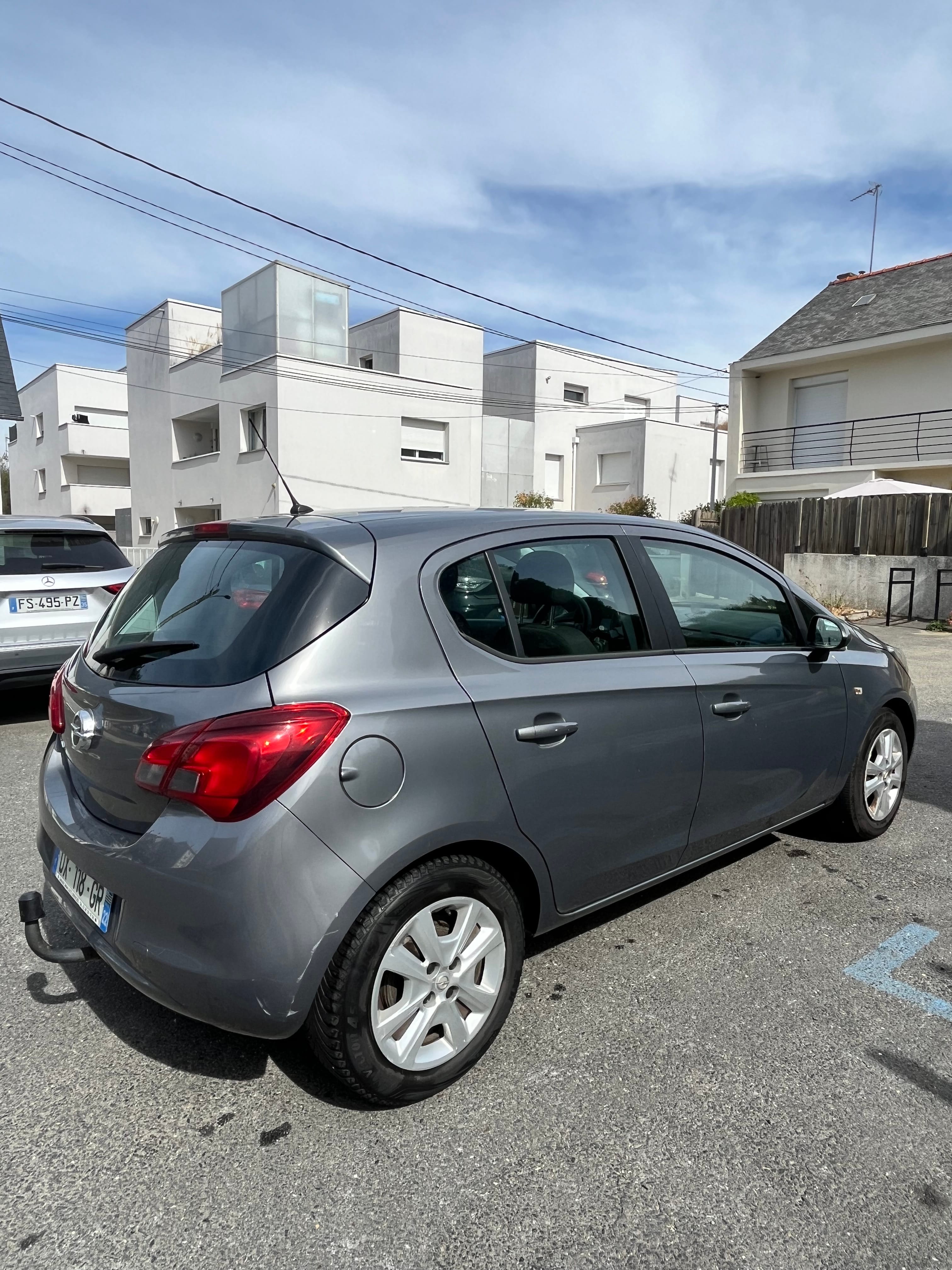Opel Corsa-E avec GPS