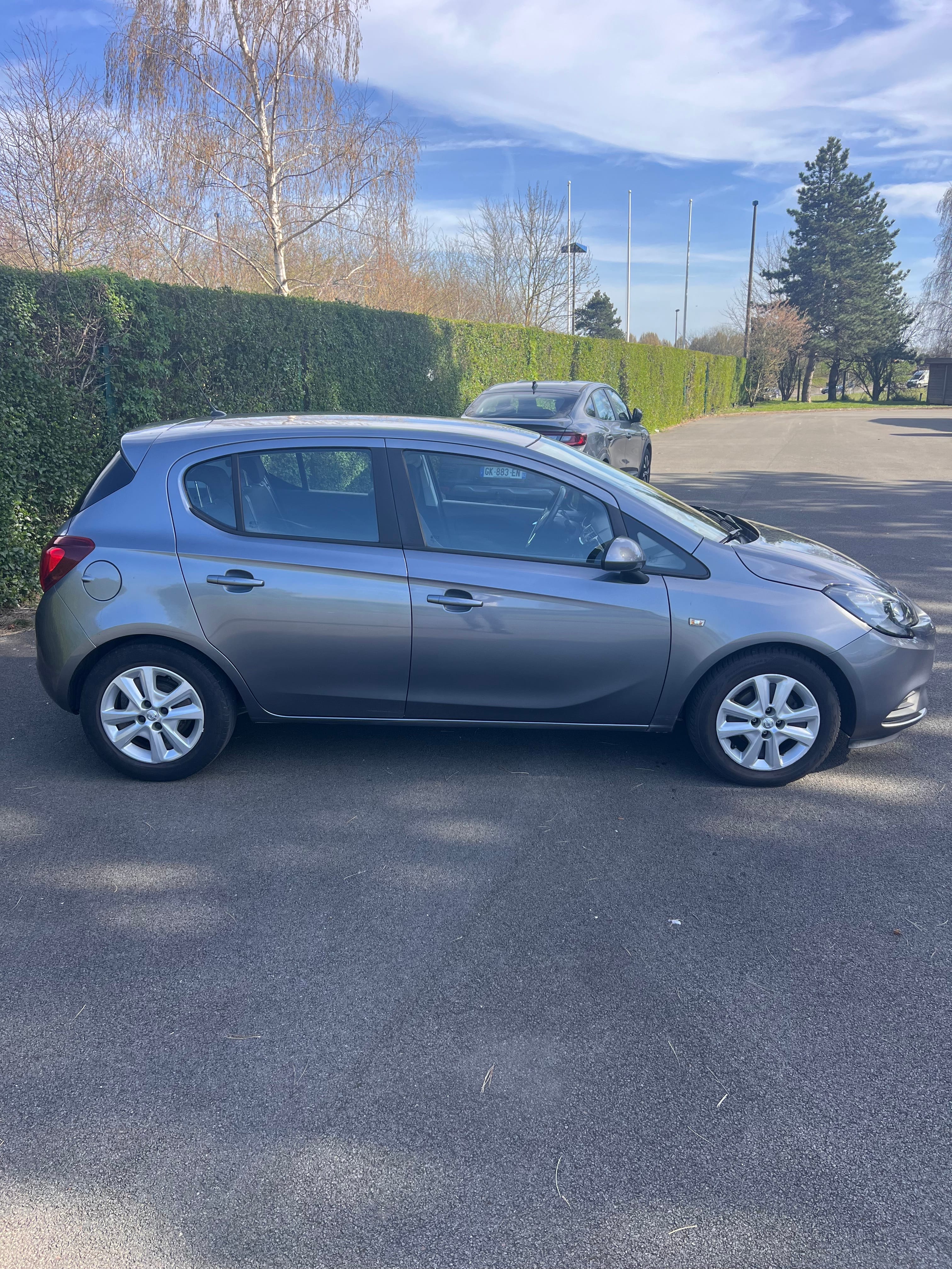 Opel Corsa 1,4 90 ch avec Entrée audio / iPod