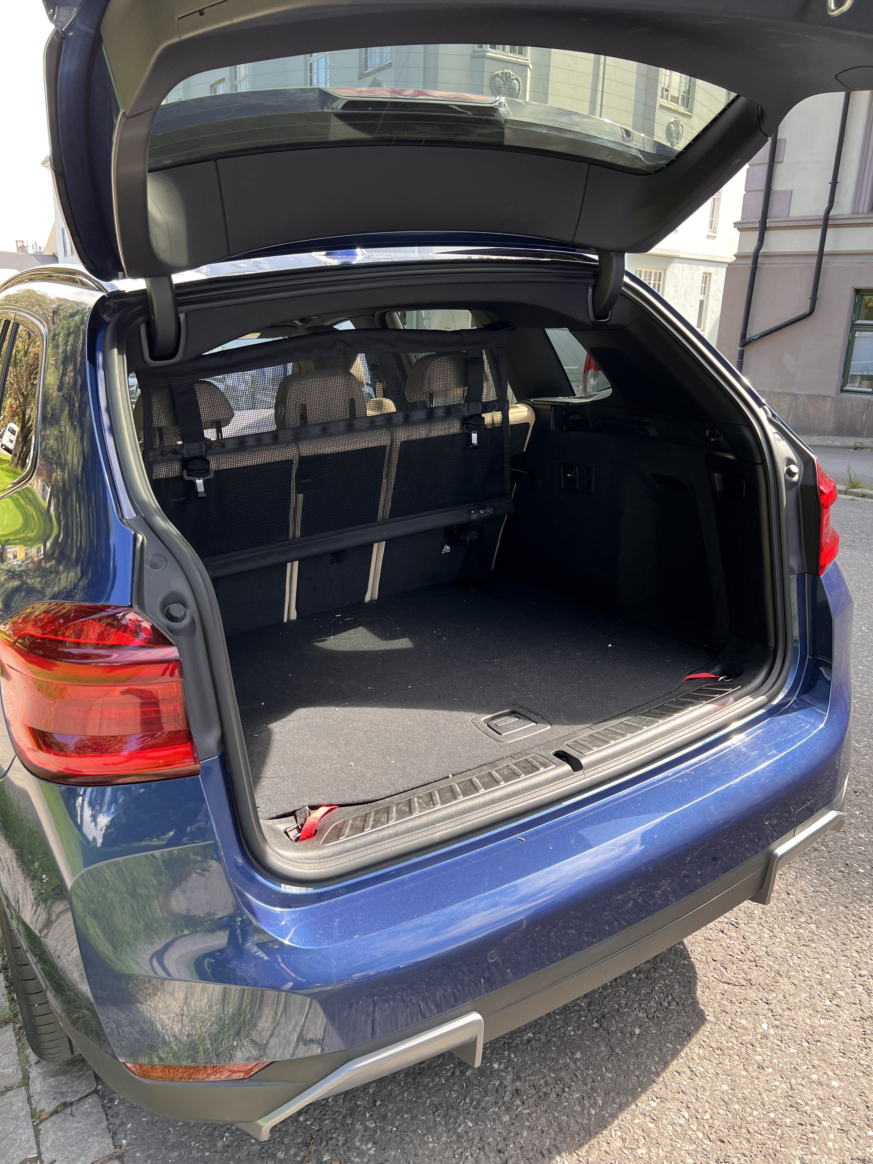 BMW ix3 Skiboks + alt av ekstrautstyr with Bluetooth audio