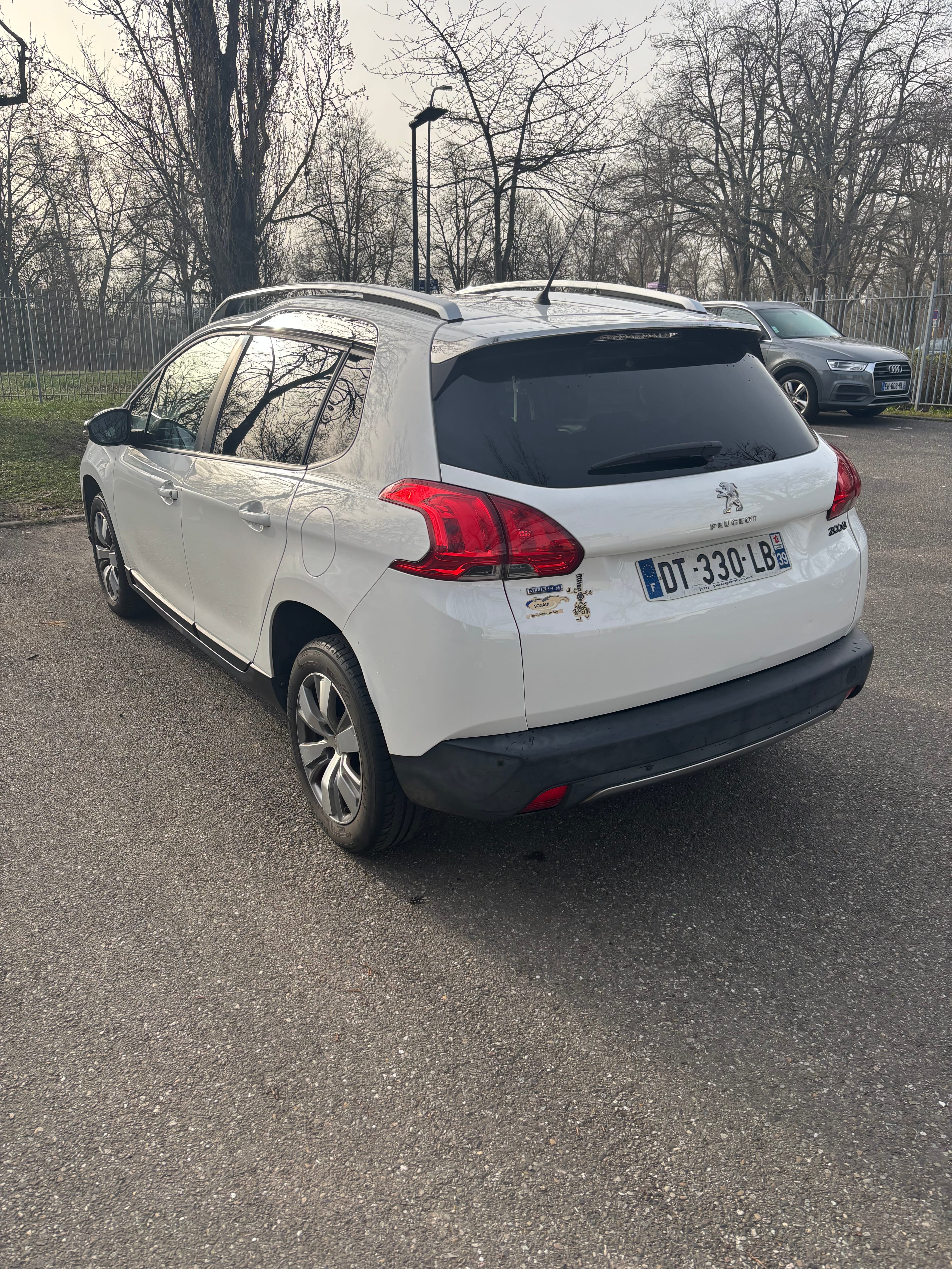 Peugeot 2008 1.6 bluehdi 100cv S&S style avec Audio Bluetooth