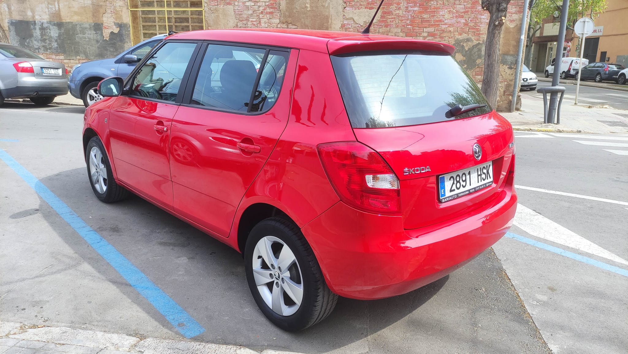 Skoda Fabia TSI Red mit Bluetooth-Audio