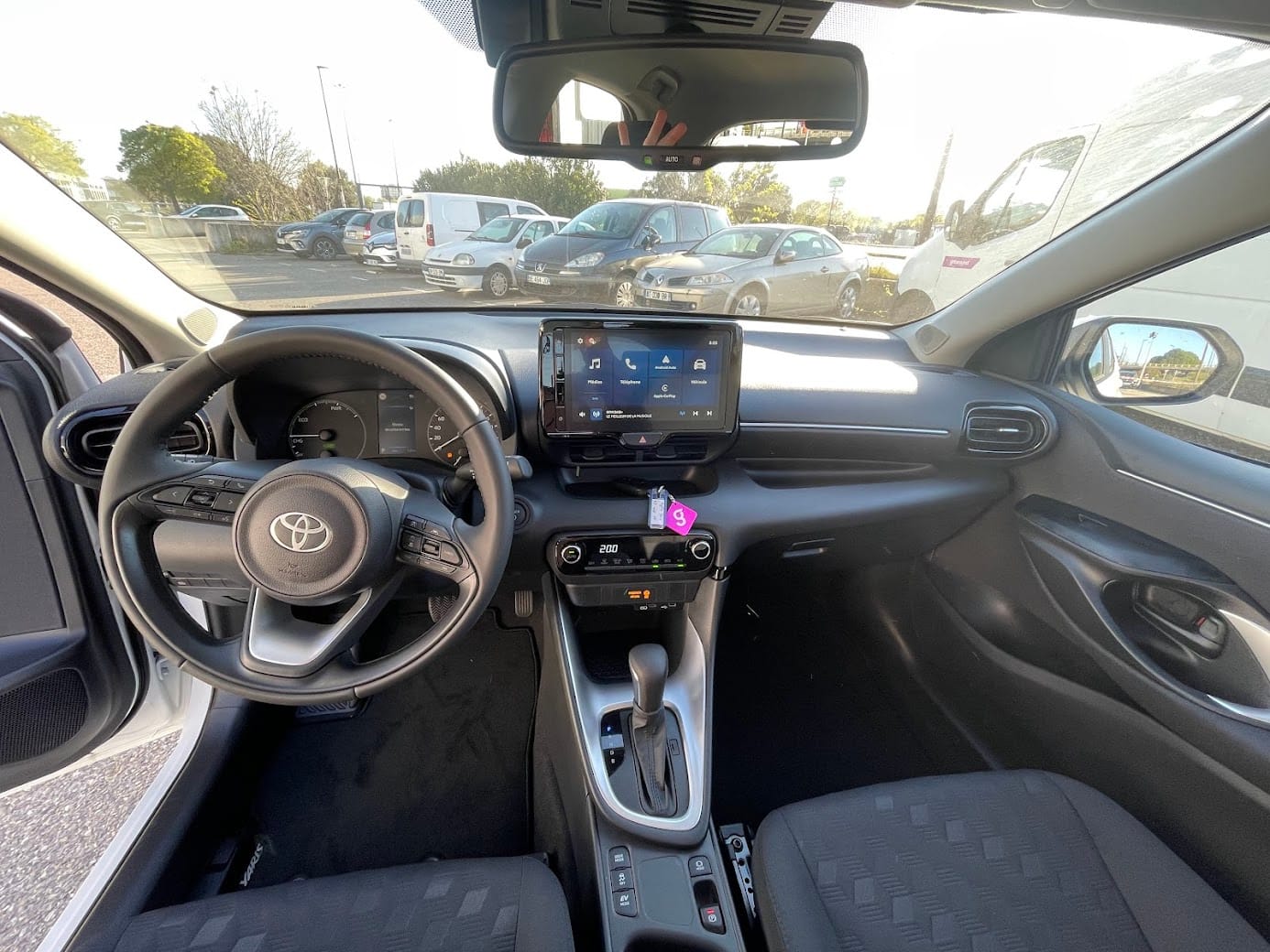 Toyota Yaris Hybride Ess BV auto HJ143VN avec Siège bébé
