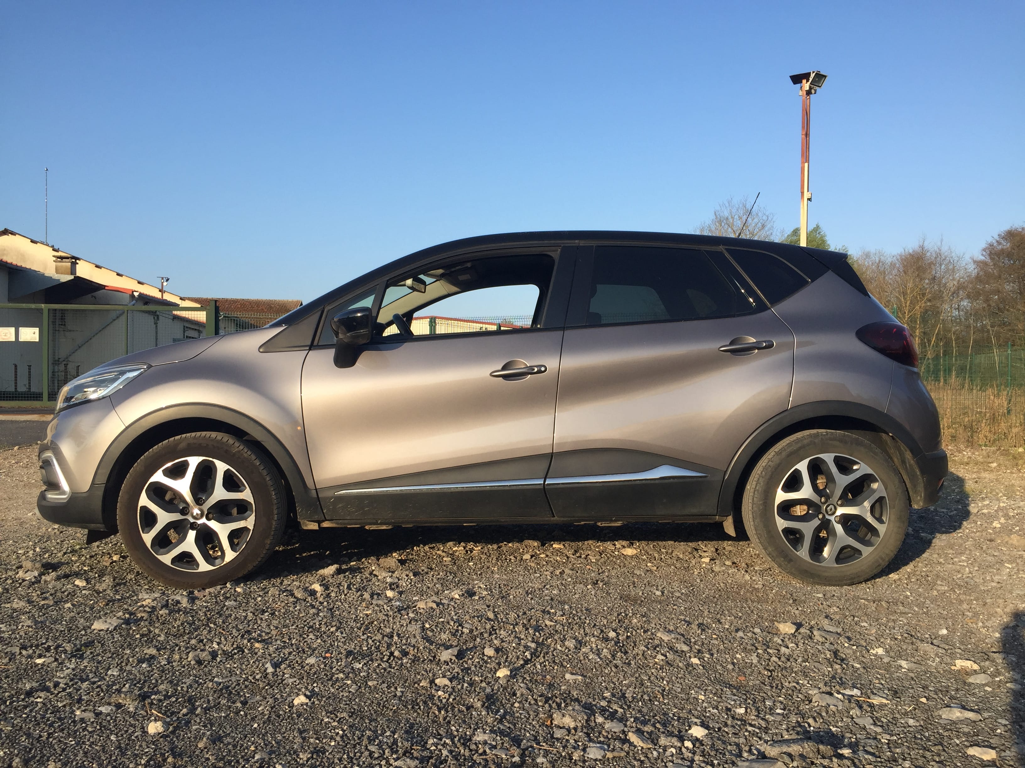 Renault Captur Ess 130CV *25016* FJ303WJ avec Climatisation