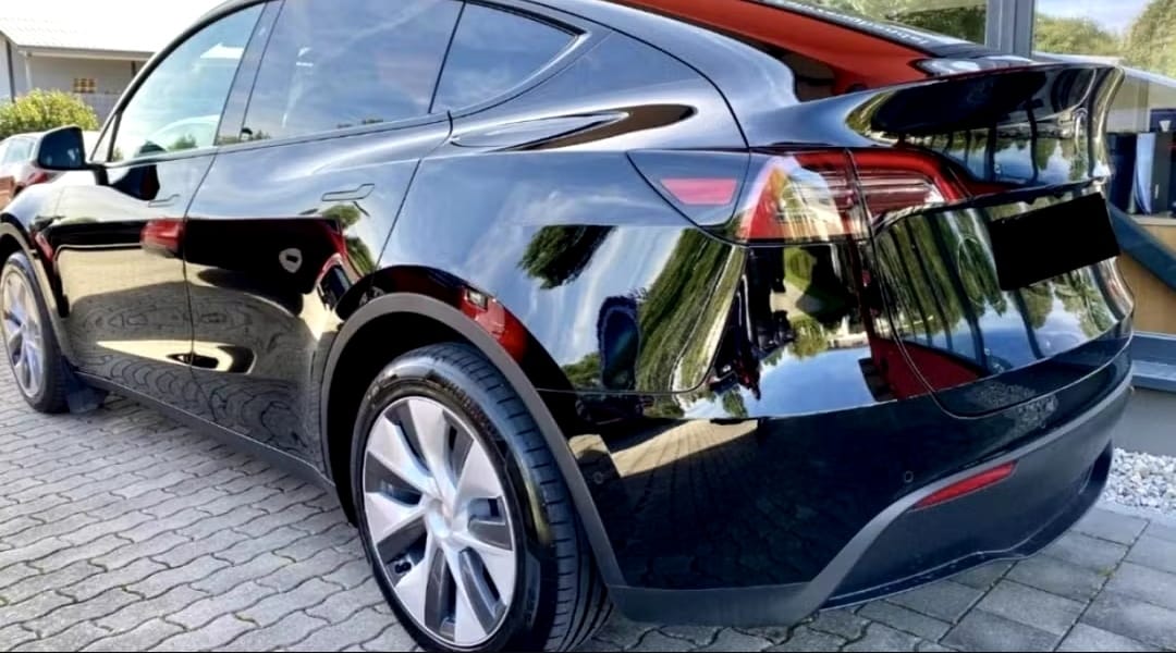 Tesla Model Y avec GPS