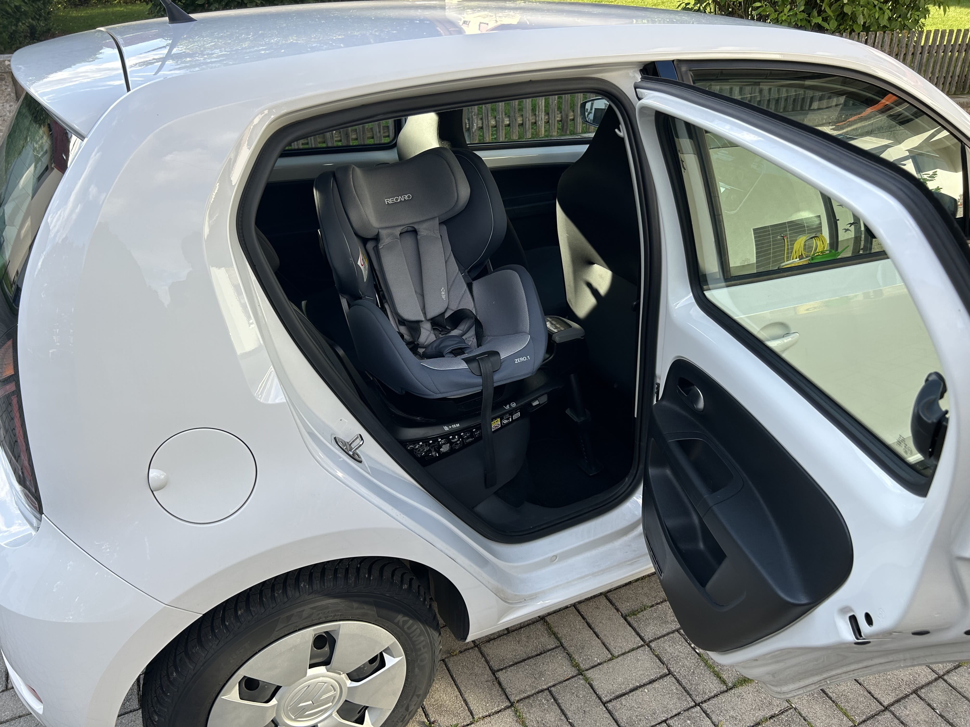 Volkswagen Up! Klima, Einparkhilfe, Tempomat, Bluetooth, Isofix mit Bluetooth-Audio