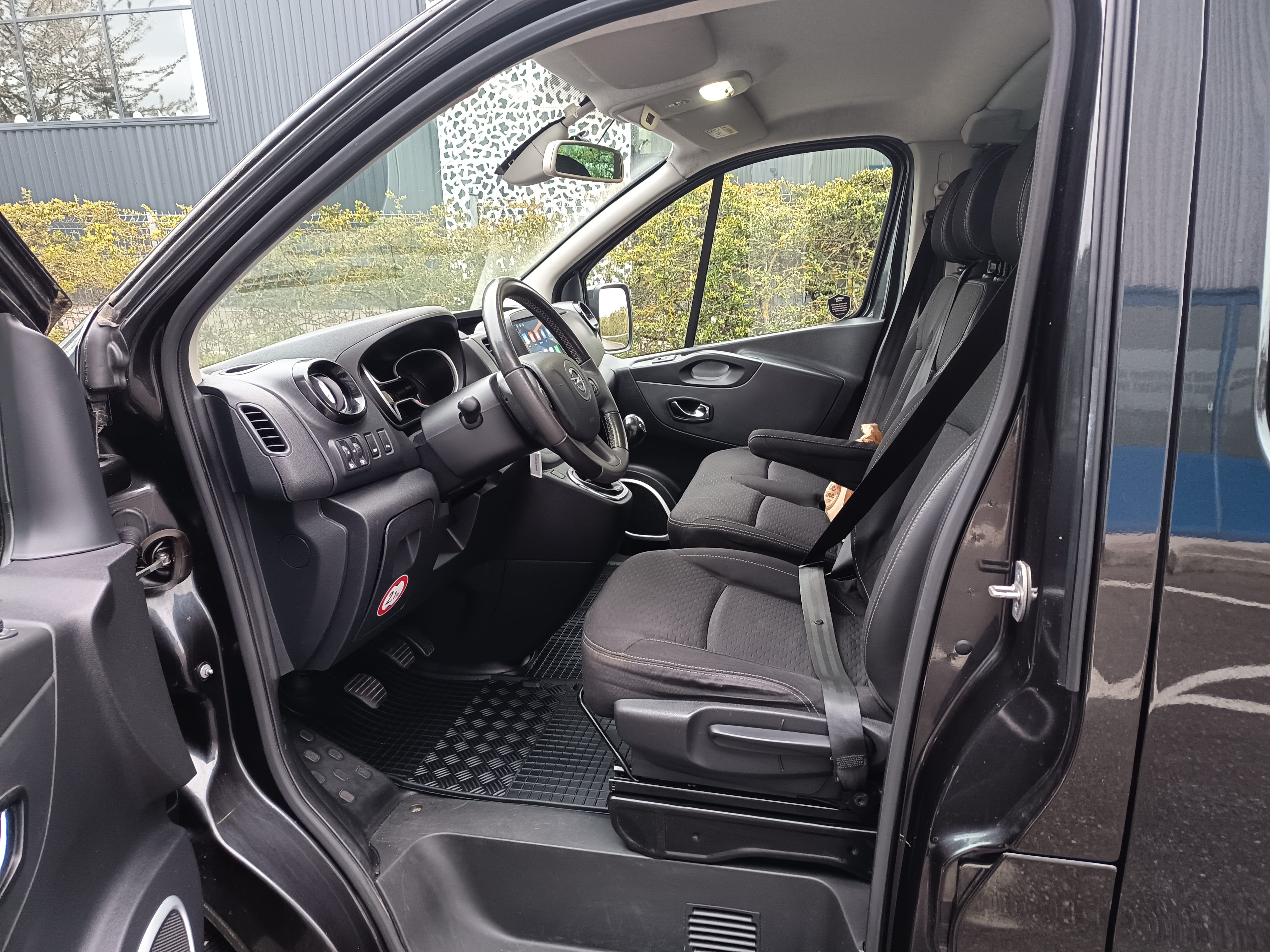 Opel Vivaro Combi MINIBUS avec GPS