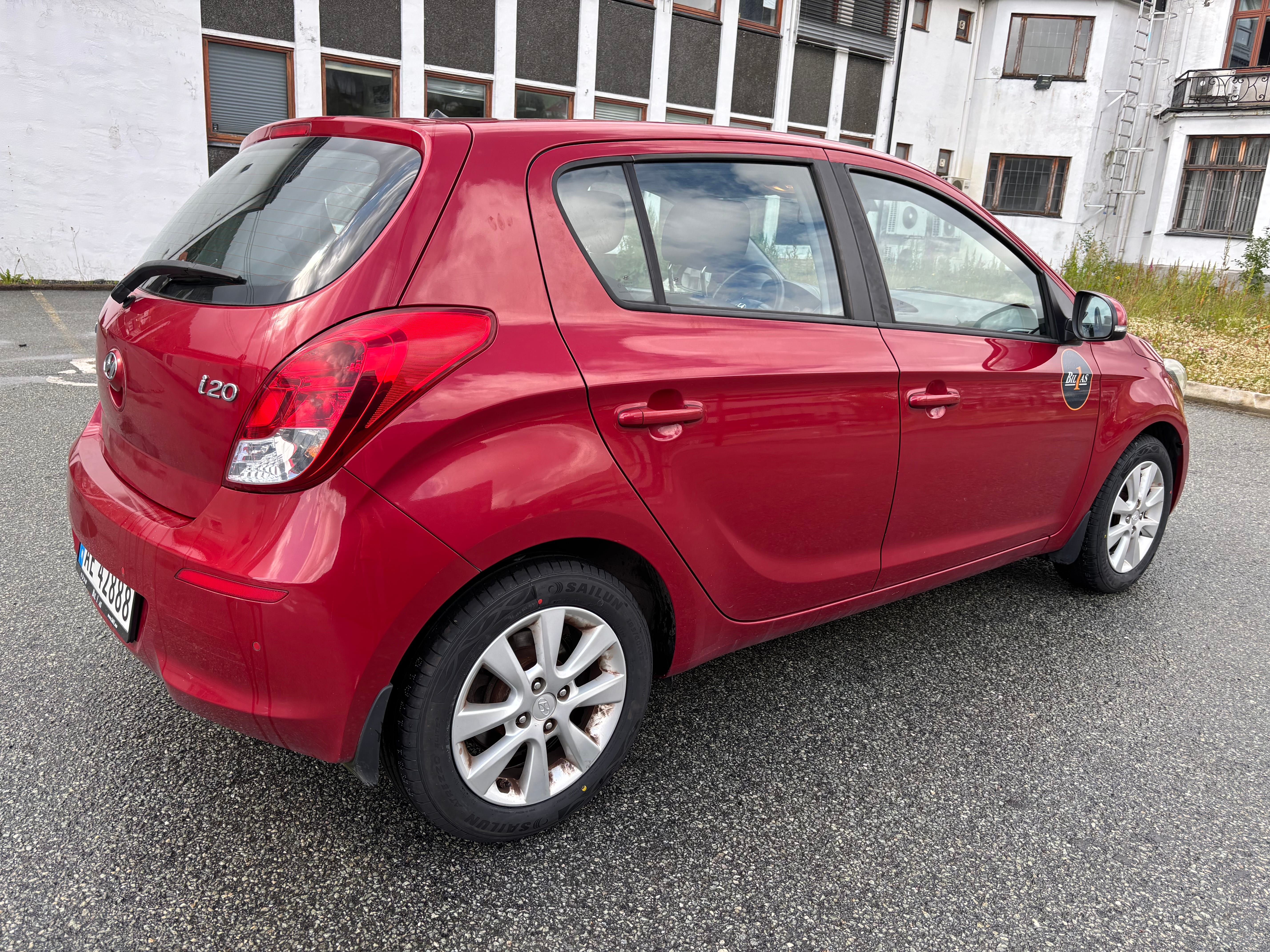 Hyundai i20 Rød 5 seter med Aircondition