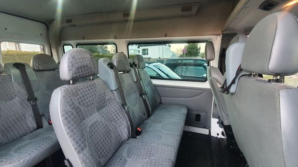 Ford Transit Kombi Anhängerkupplung + 9 Sitze mit Klimaanlage