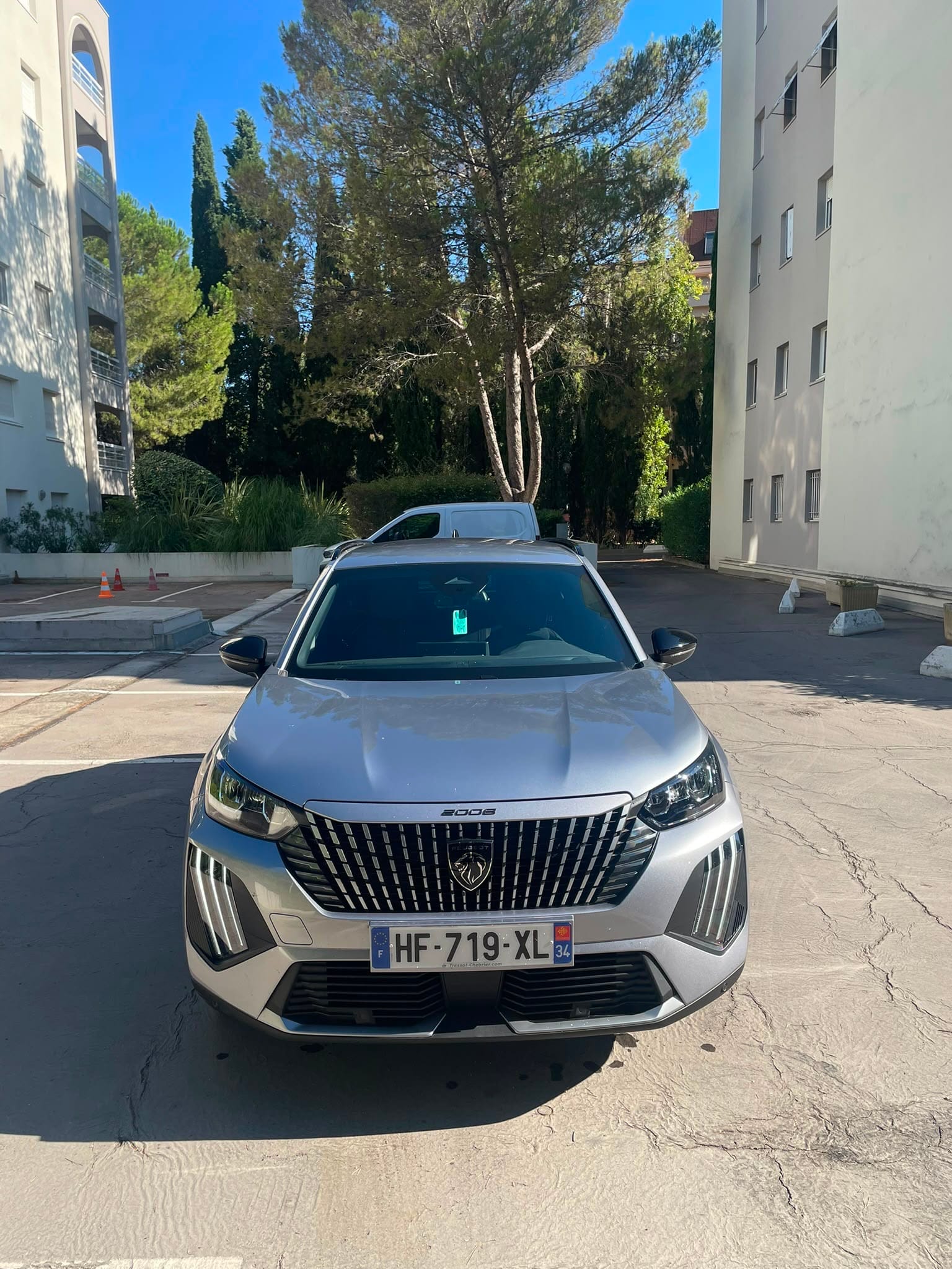 Peugeot e-2008 avec GPS