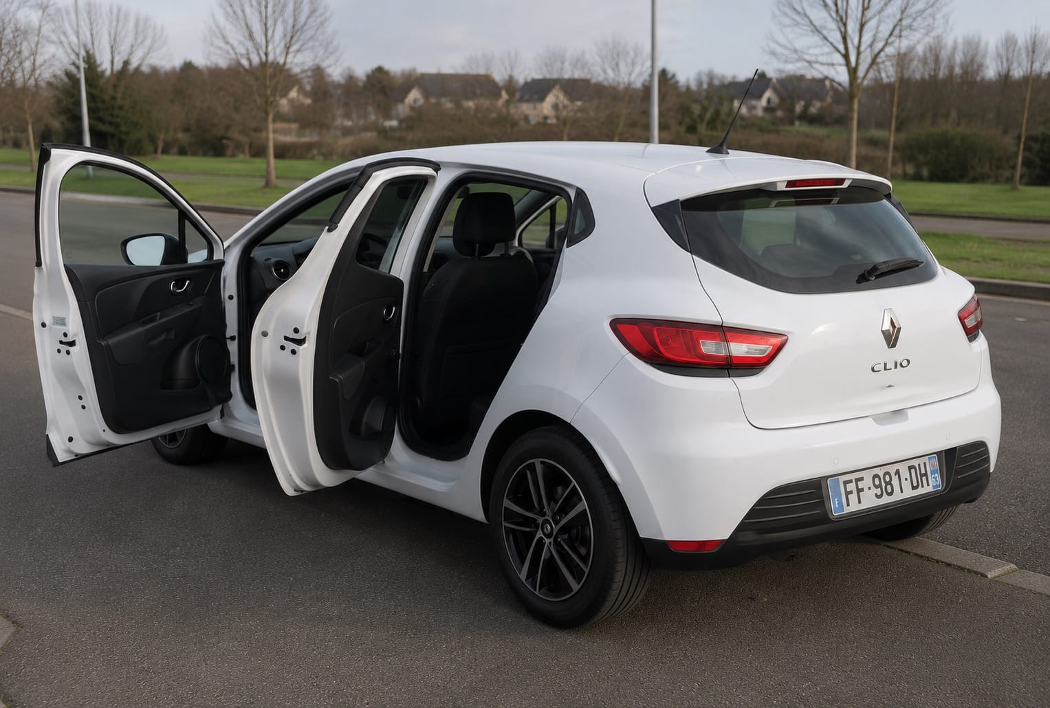 Renault Clio Société 2 places avec Siège bébé