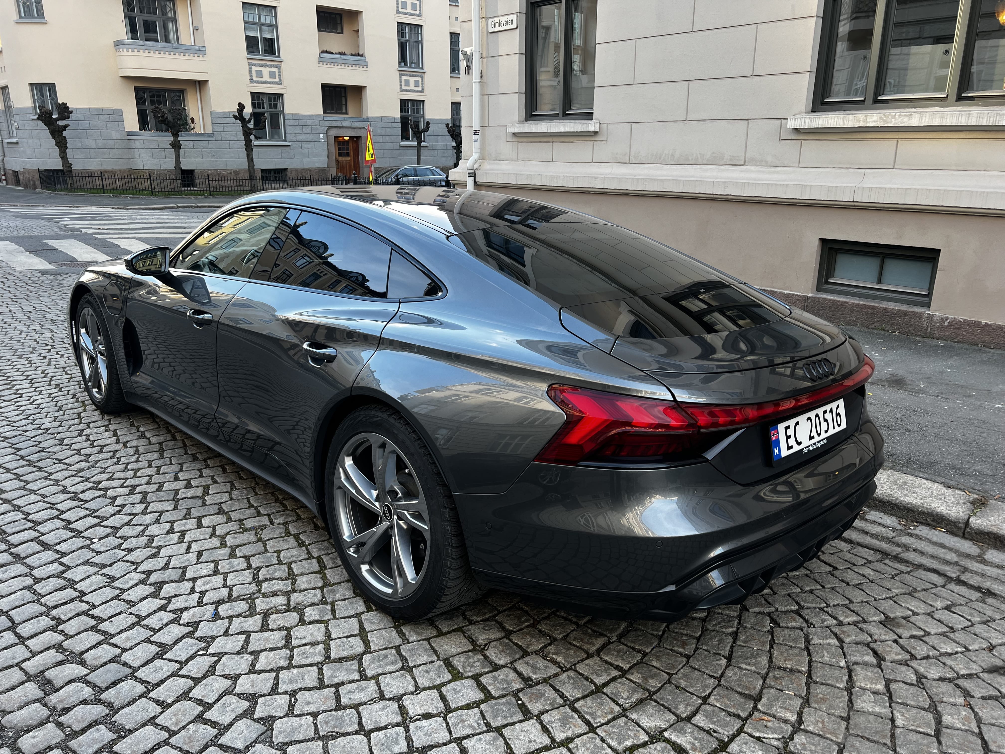 Audi e-tron GT med GPS