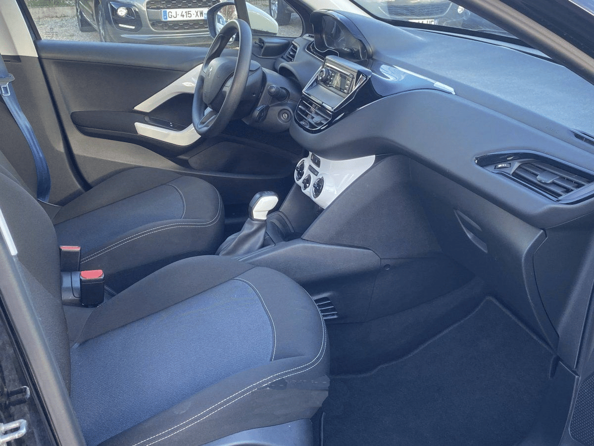Peugeot 208 avec Siège bébé