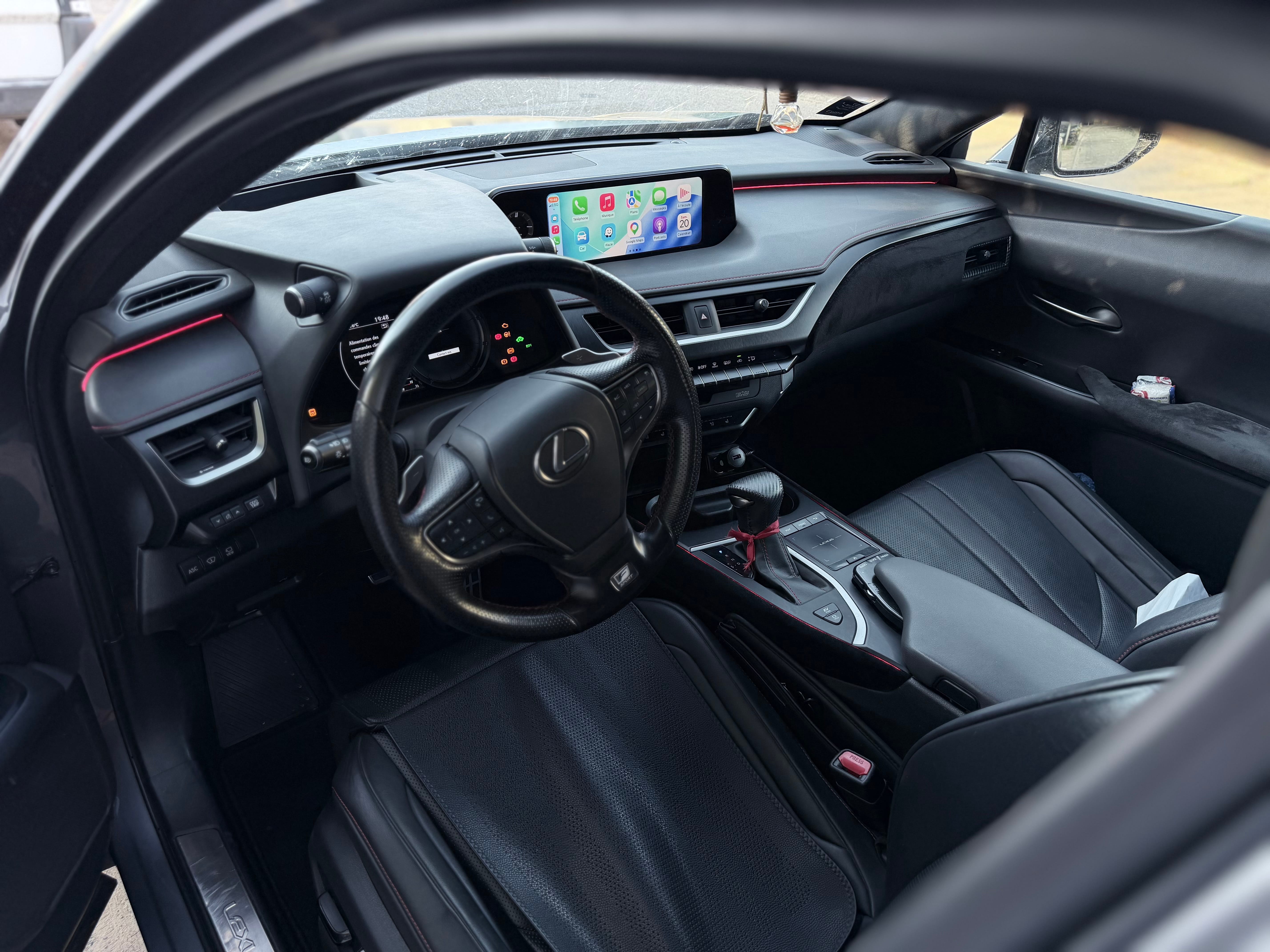 Lexus UX 250h 2.0 186 avec GPS