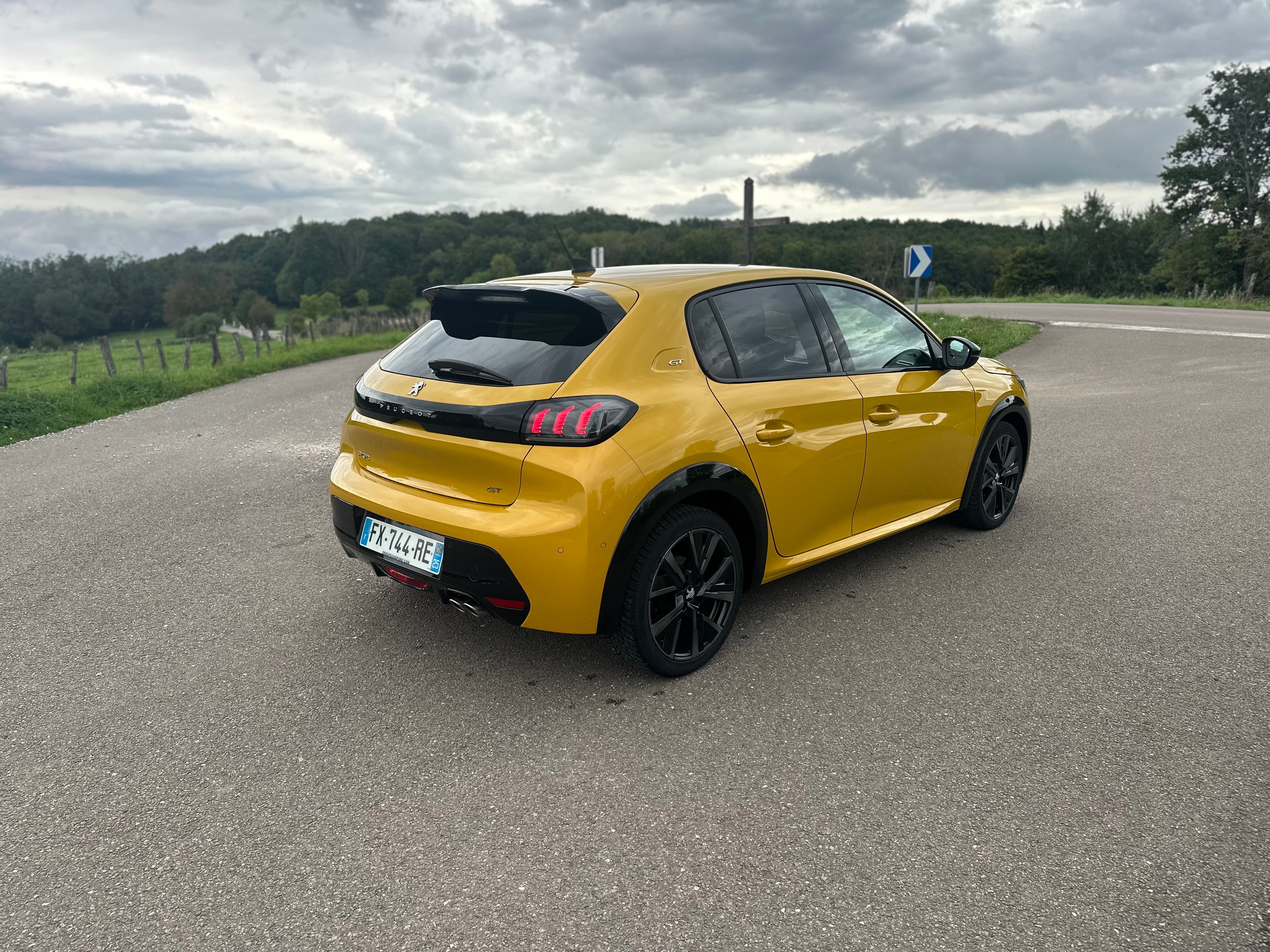 Peugeot 208 GT Line avec Caméra de recul