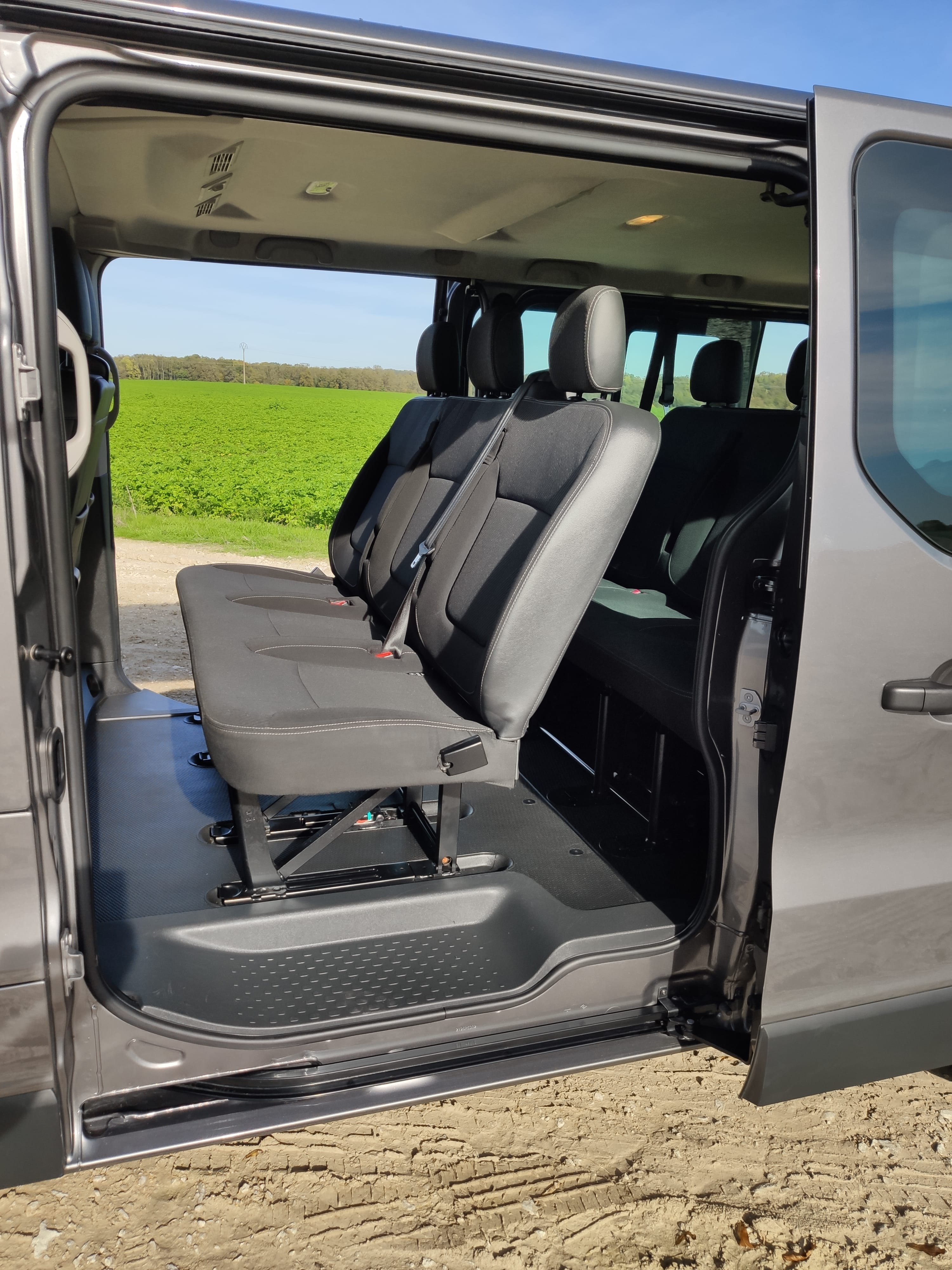 Nissan NV300 Minibus DCi 125 avec Pneus neige