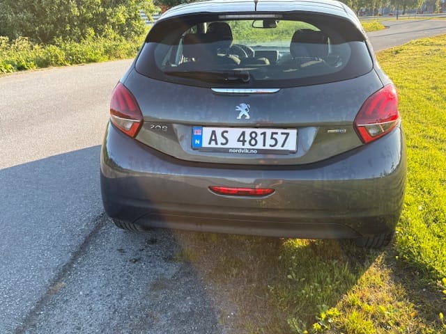 Peugeot 208 1.6HDI with Apple CarPlay