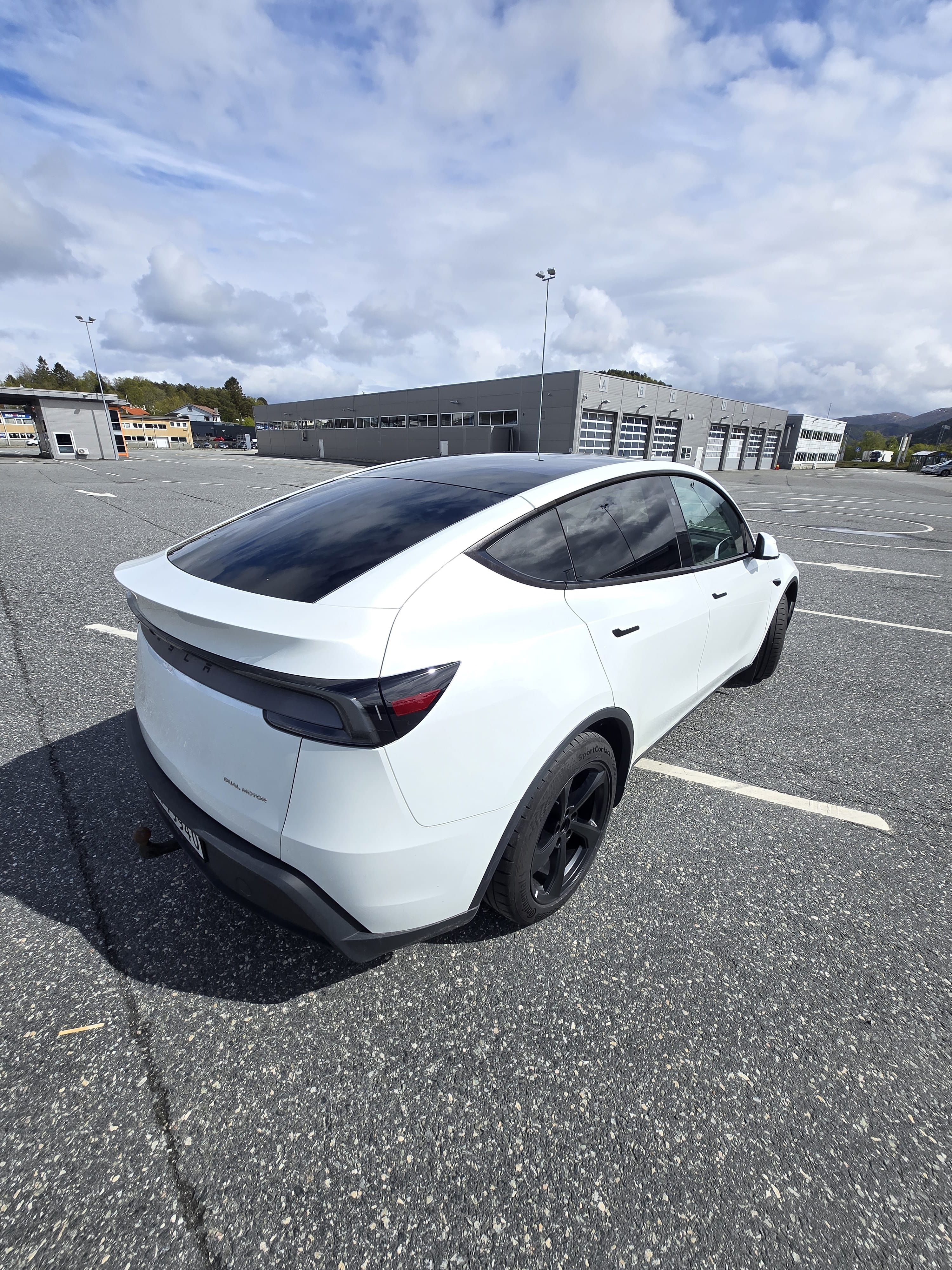Tesla Model Y med Ryggekamera