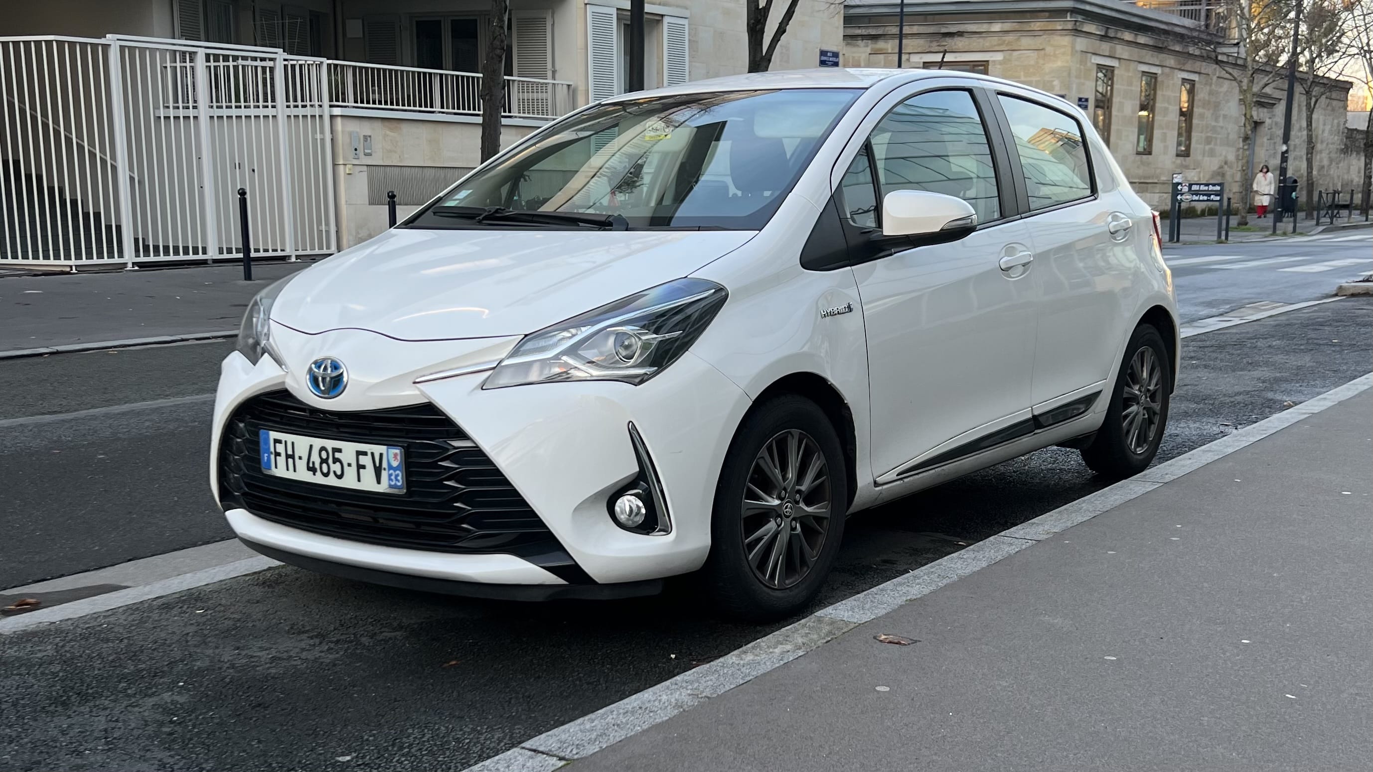 Toyota Yaris, 2019, Essence 95 / Eléctrico (híbrido), Automático
