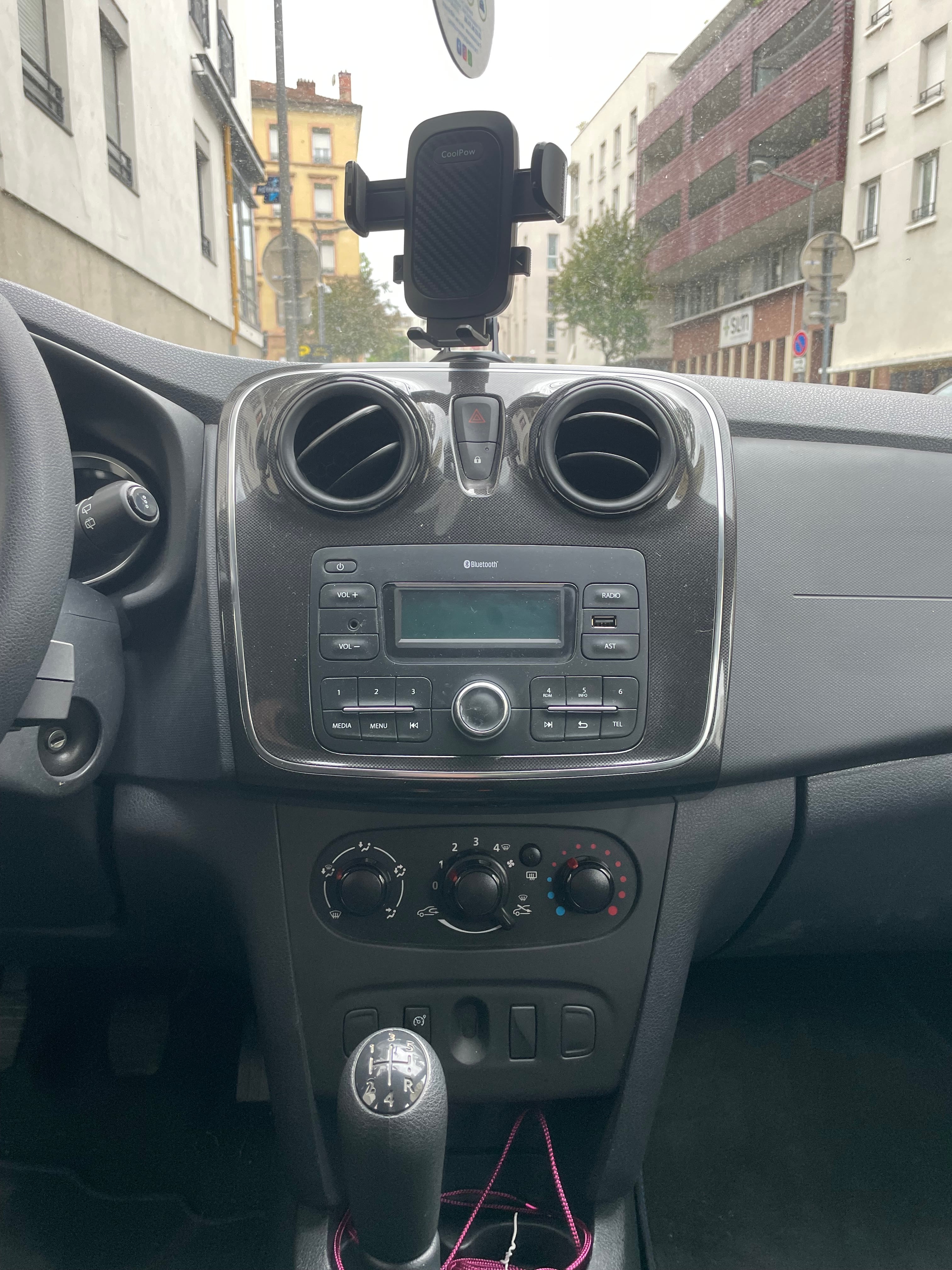 Dacia Sandero avec Autoradio