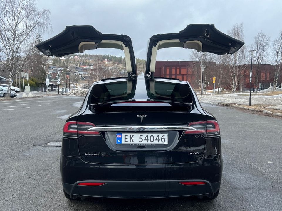 Tesla Model X med GPS