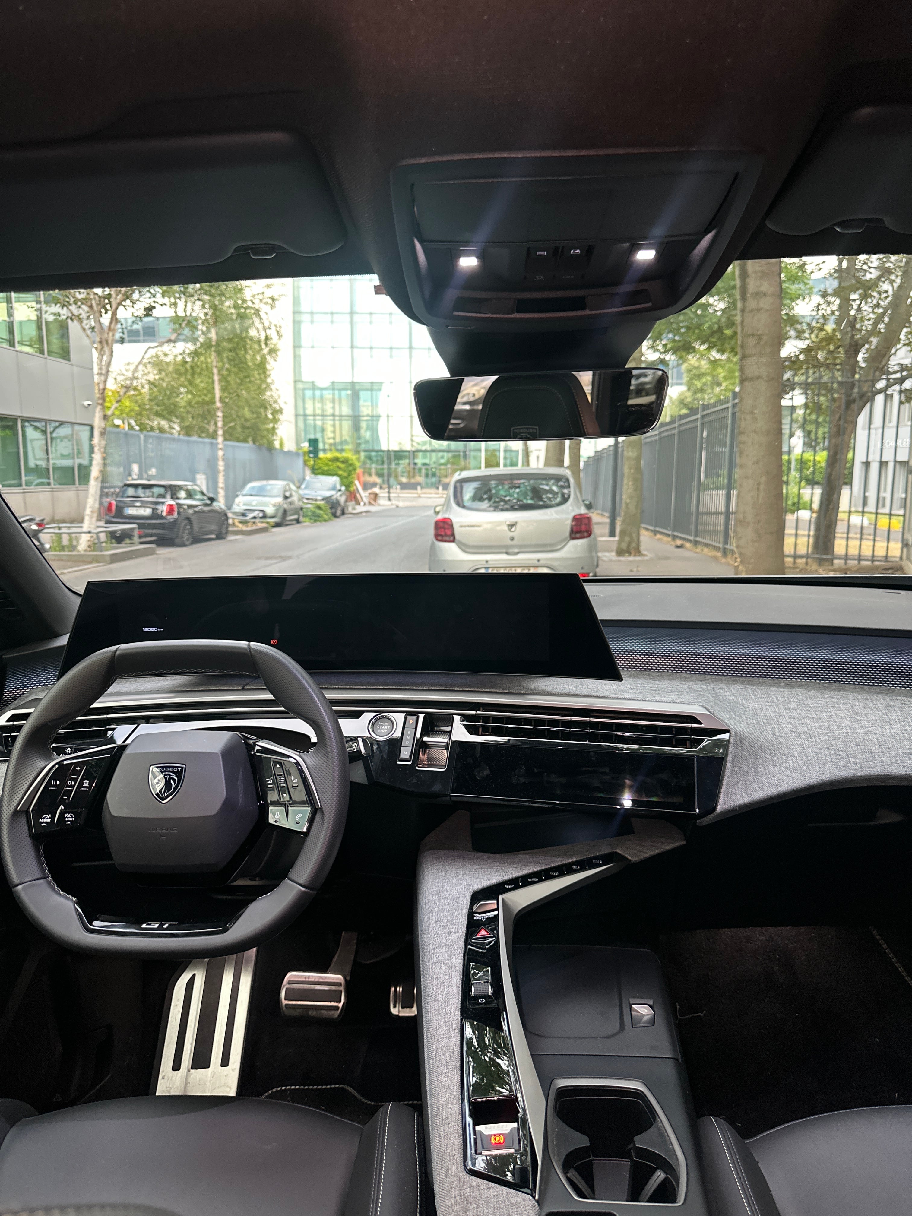 Peugeot 5008 avec GPS