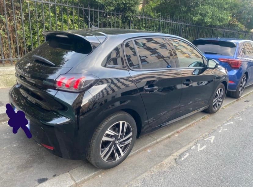 Peugeot 208 with Apple CarPlay