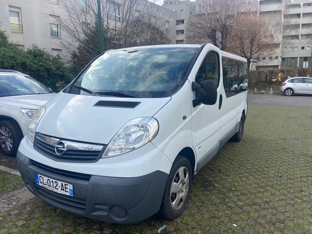 Opel Vivaro Combi avec Chaines
